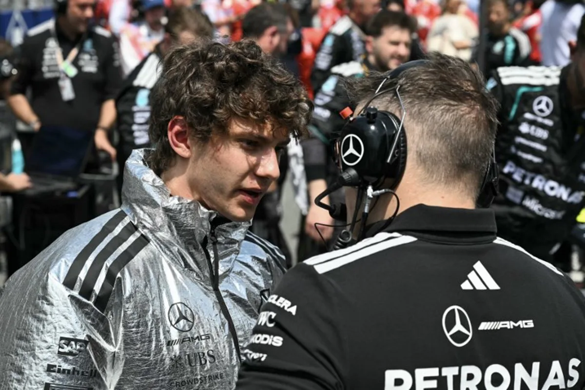 Mercedes' Italian driver Kimi Antonelli speaks with Mercedes' engineer Peter "Bono" Bonnington on the starting grid before the start of the 2026 Miami Formula One Sprint at Miami International Autodrome in Miami Gardens, Florida, on May 2, 2026.   CHANDAN KHANNA / AFP