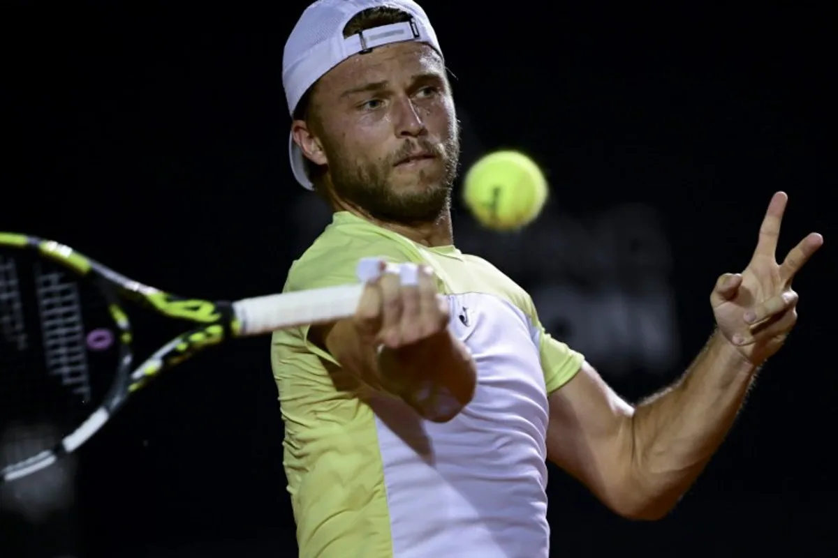 France's Alexandre Muller serves the ball to Argentina's Francisco Comesana during their semifinal tennis match of the ATP 500 Rio Open in Rio de Janeiro, Brazil on February 22, 2025.  Mauro PIMENTEL / AFP