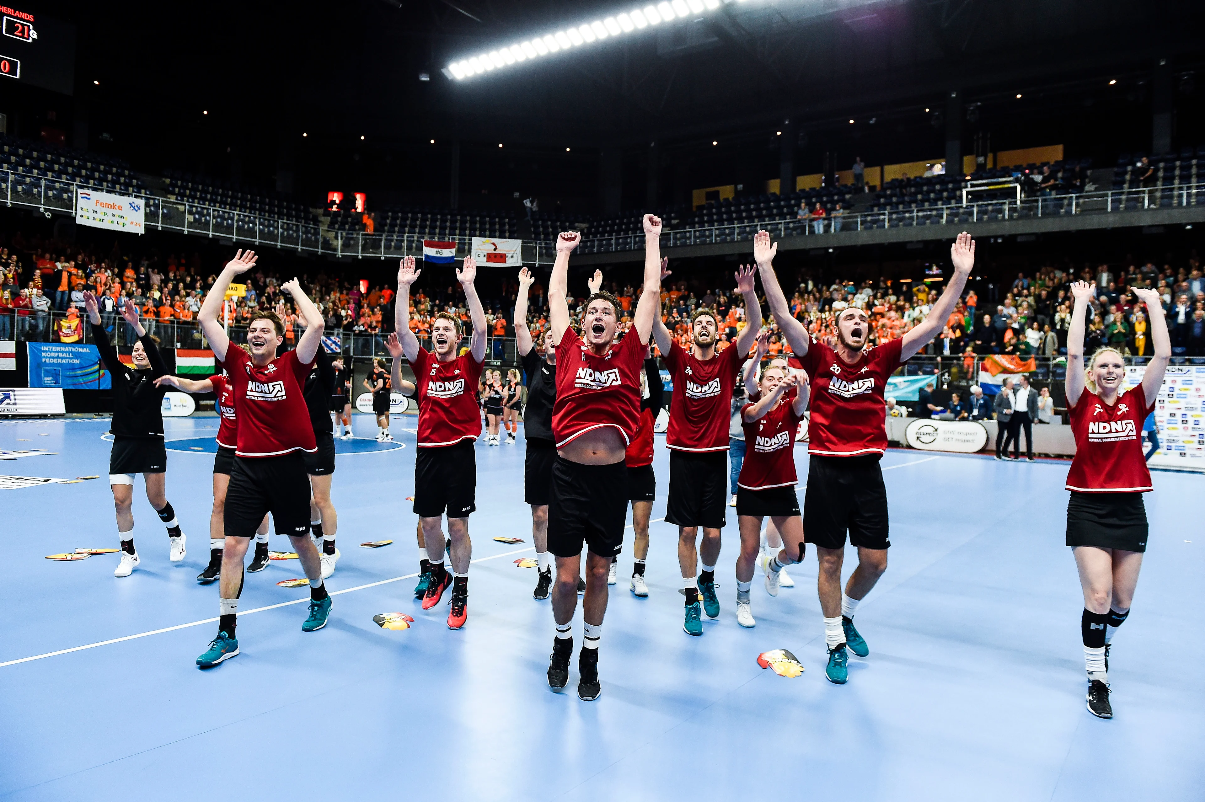 Team Belgium greet the public after the final match between the Belgian Diamonds, the Belgium national Korfball team, and the Netherlands, Saturday 30 October 2021 in Antwerp, on the final day of the IKF European Korfball Championships in Antwerp. They take place from 25 to 30 October and the top 8 European korfball nations competed in the first big official international competition since the covid 19-pandemic. BELGA PHOTO TOM GOYVAERTS