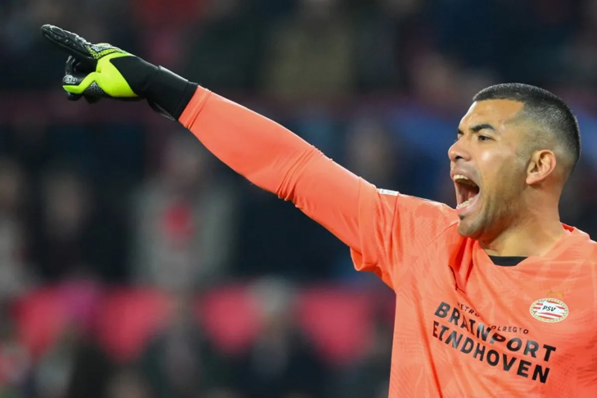 PSV Eindhoven's Argentine goalkeeper #01 Walter Benitez gestures during the UEFA Champions League round of 16 first leg football match between PSV Eindhoven (NED) and Arsenal FC (ENG) at the the PSV Stadion, in Eindhoven, on March 4, 2025. JOHN THYS / AFP