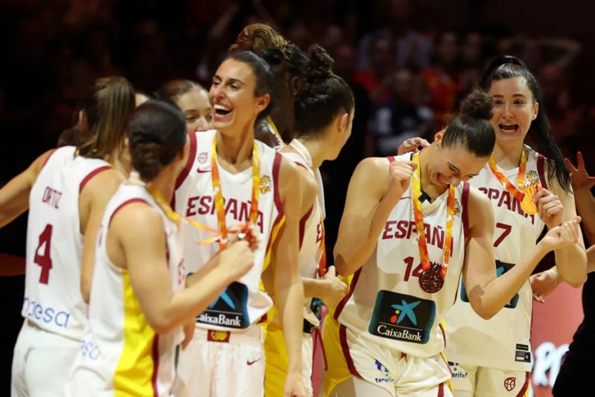 Spain's team poses with their bronze medals after defeating Germany in the 2026 FIBA Women's Basketball World Cup third-place game in Berlin on September 13, 2026.  Odd ANDERSEN / AFP
