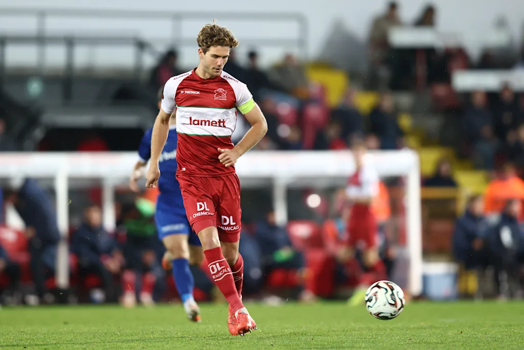 Essevee's Anton Tanghe pictured in action during a soccer match between SV Zulte Waregem and KAA Gent, Sunday 19 October 2025 in Waregem, on day 10 of the 2025-2026 'Jupiler Pro League' first division of the Belgian championship. BELGA PHOTO BRUNO FAHY