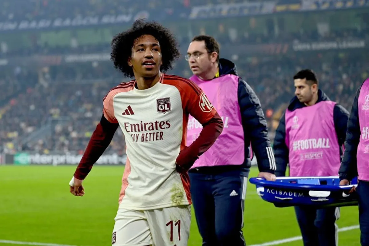 Lyon's Belgian forward #11 Malick Fofana walks back to the bench after being substituted due to injury during the UEFA Europa League, league phase football match between Fenerbahce and Olympique Lyonnais (OL) at the Sukru Saracoglu Stadium in Istanbul on January 23, 2025.   Yasin AKGUL / AFP