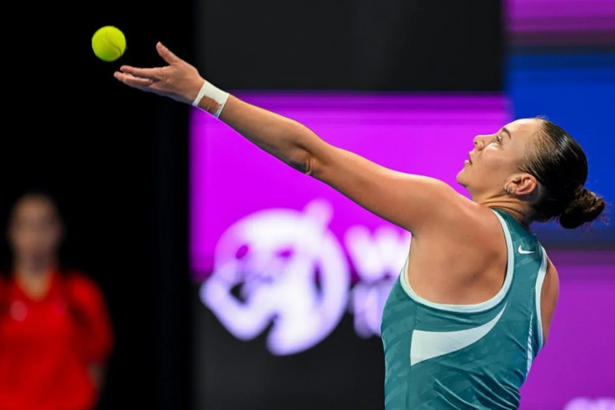 Amanda Anisimova of the US serves against Russia's Ekaterina Alexandrova during their 2025 WTA Qatar Open semi-final tennis match at the Khalifa International Tennis Complex in Doha on February 14, 2025.  Mahmud HAMS / AFP