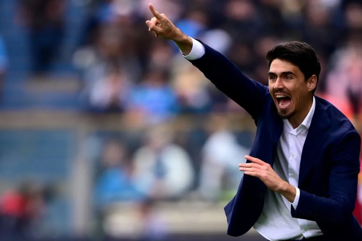 Parma's Spanish coach Carlos Cuesta shouts instructions to his players from the touchline during the Italian Serie A football match between Parma Calcio 1913 and SSC Napoli at the Ennio Tardini Stadium in Parma on April 12, 2026.  MARCO BERTORELLO / AFP