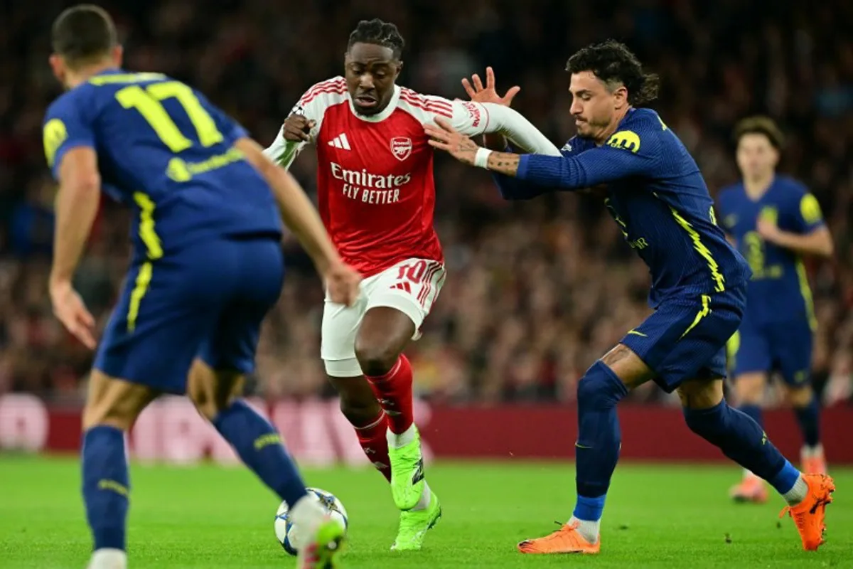 Arsenal's English midfielder #10 Eberechi Eze (C) vies with Atletico Madrid's Uruguayan defender #02 Jose Gimenez (R) during the UEFA Champions League football match between Arsenal and Atletico Madrid at the Arsenal Stadium in north London on October 21, 2025.  Ben STANSALL / AFP