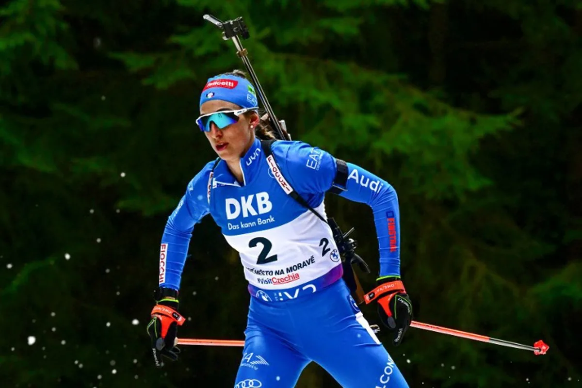 Italy's Lisa Vittozzi competes during the women's 12,5km mass start event of the IBU Biathlon World Championships in Nove Mesto, Czech Republic on February 18, 2024.  Michal Cizek / AFP