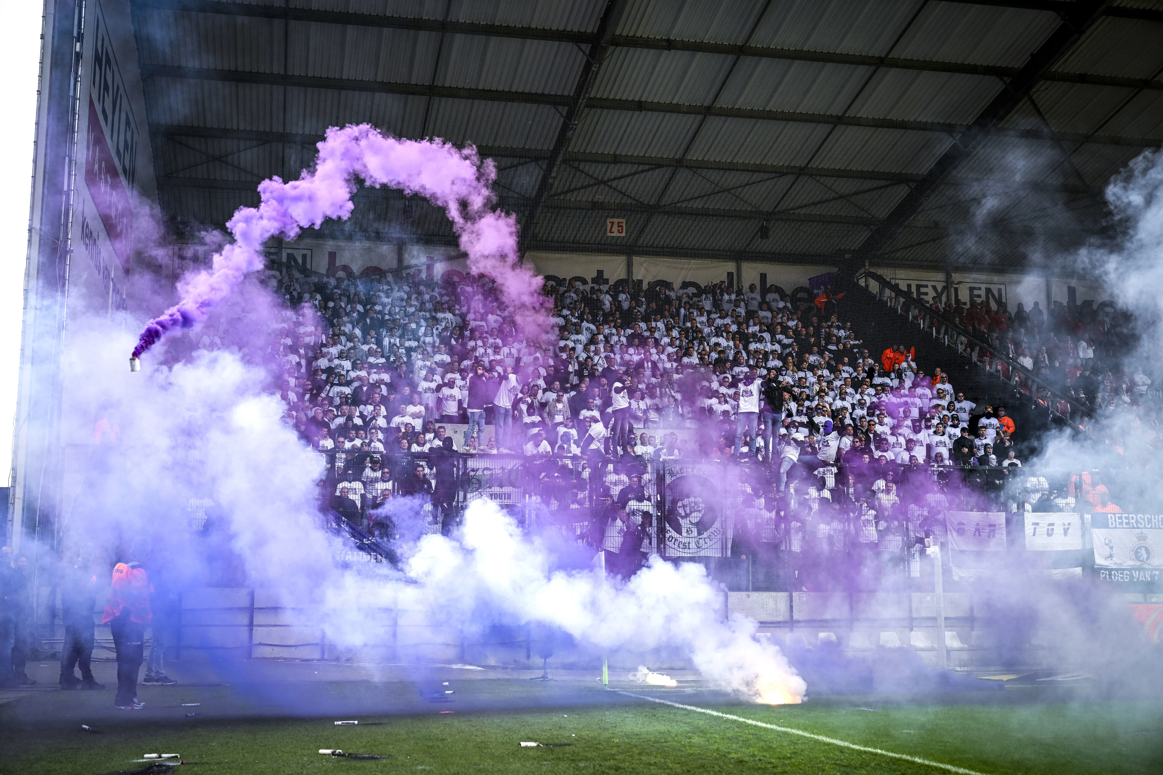 Beerschot's supporters use fireworks during a soccer match between Royal Antwerp FC and Beerschot VA, Sunday 29 September 2024 in Antwerp, on day 9 of the 2024-2025 season of the 'Jupiler Pro League' first division of the Belgian championship. BELGA PHOTO TOM GOYVAERTS