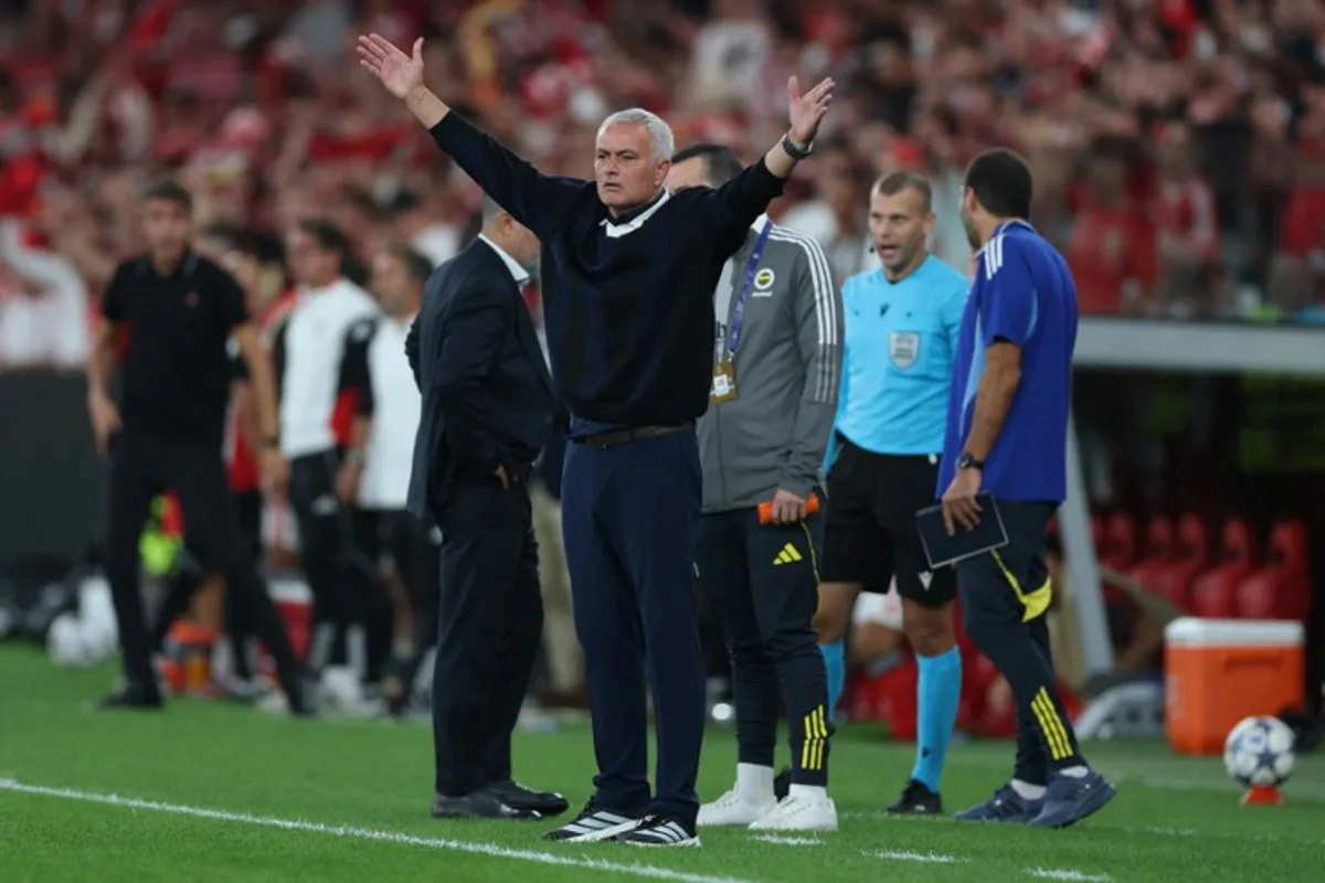 Fenerbahce's Portuguese coach Jose Mourinho reacts during the UEFA Champions League play off second leg football match between SL Benfica and Fenerbahce at Luz stadium in Lisbon on August 27, 2025. PATRICIA DE MELO MOREIRA / AFP
