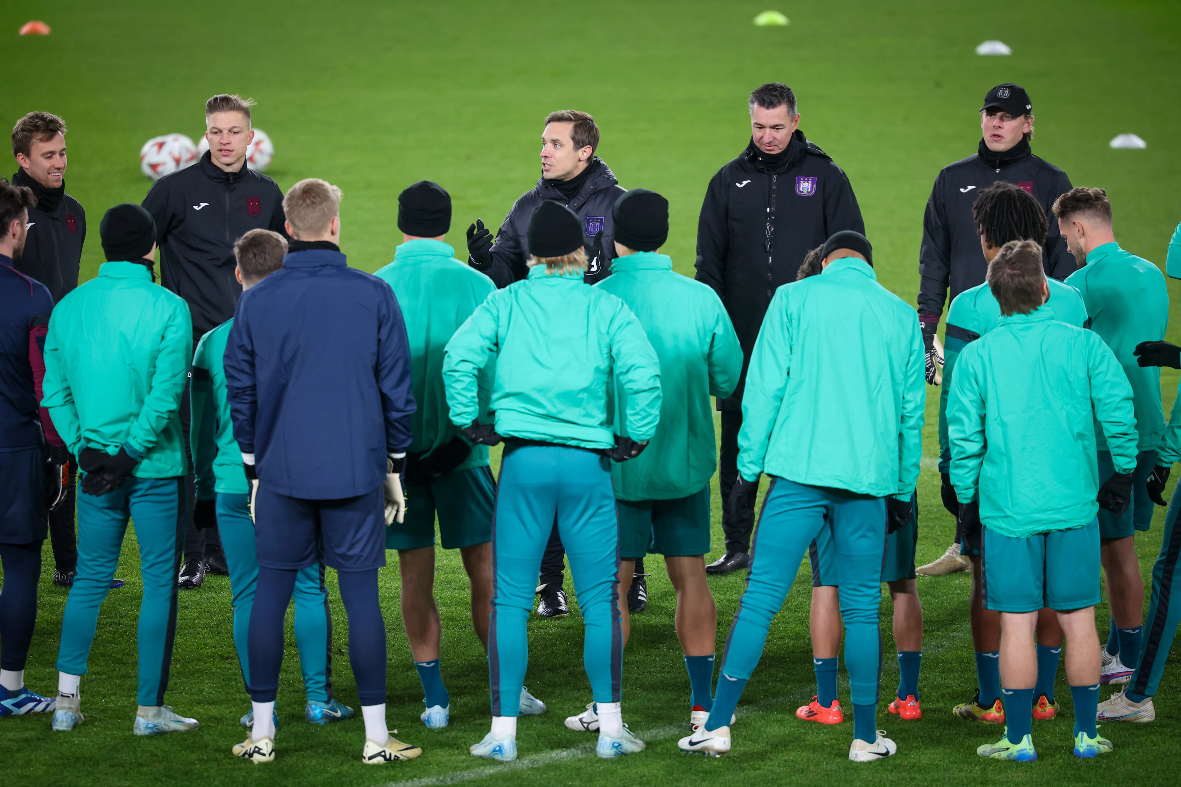 Anderlecht's head coach David Hubert talks to his players during a training session of Belgian soccer team RSC Anderlecht, Wednesday 11 December 2024 in Prague, Czech Republic. Tomorrow, Anderlecht will play Czech Slavia Praha on day 6/8 of the group stage of the UEFA Europa League tournament. BELGA PHOTO VIRGINIE LEFOUR