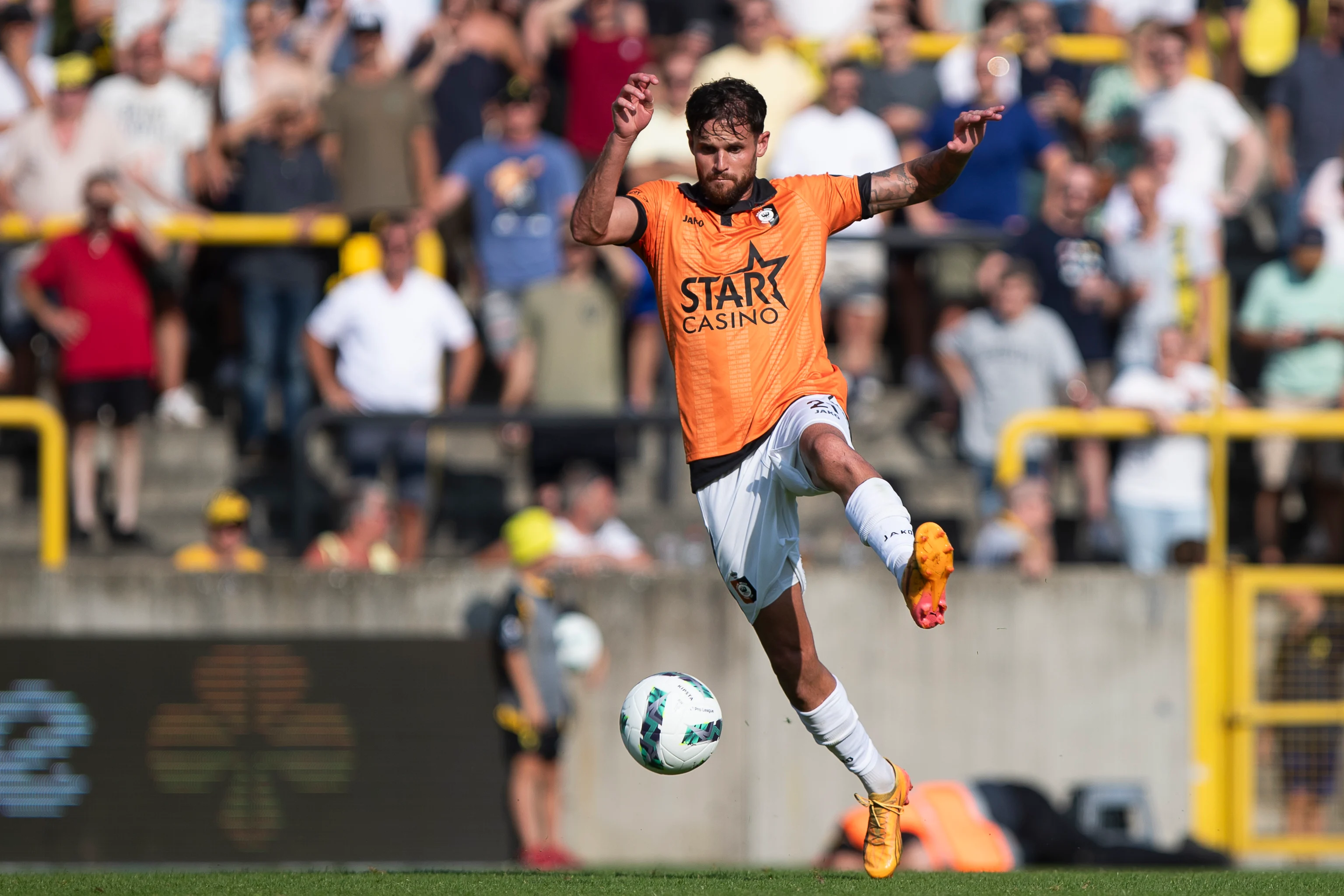 Deinze's Thibaut Van Acker pictured in action during a soccer match between K Lierse SK and KMSK Deinze, in Lier, on the third day of the 2024-2025 'Challenger Pro League' 1B second division of the Belgian championship, Sunday 01 September 2024. BELGA PHOTO KRISTOF VAN ACCOM