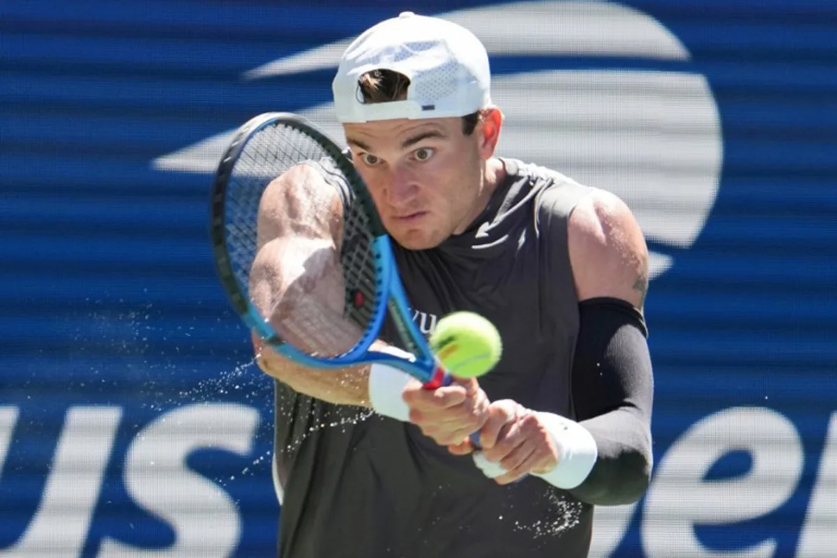Britain's Jack Draper plays a return to Argentina's Federico Agustin Gomez during their men's singles first round tennis match on day two of the US Open tennis tournament at the USTA Billie Jean King National Tennis Center in New York City, on August 25, 2025. TIMOTHY A. CLARY / AFP