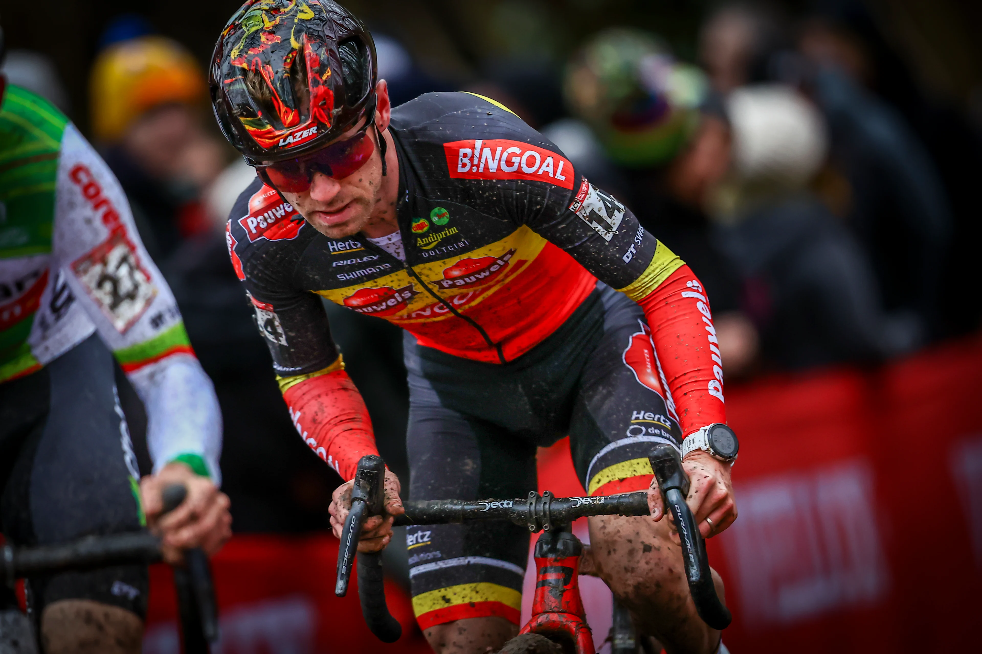 Belgian Eli Iserbyt pictured in action during the men's elite race at the World Cup cyclocross cycling event in Namur, Belgium, stage 4 (out of 12) of the UCI World Cup cyclocross competition, Sunday 15 December 2024. BELGA PHOTO DAVID PINTENS