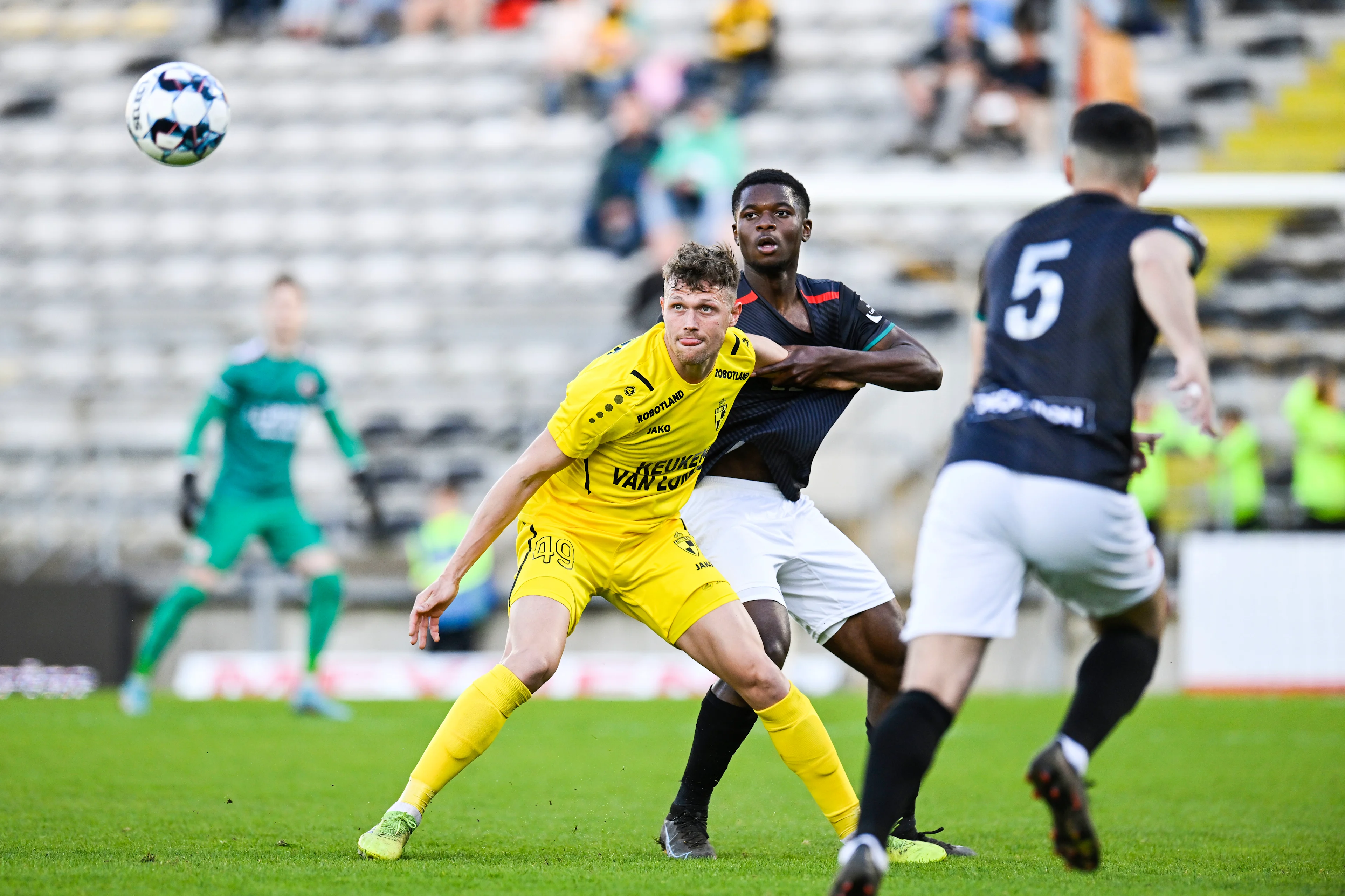 Lierse's Jens Naessens and Virton's Ibrahim Karamoko fight for the ball during a soccer match between Lierse Kempenzonen and RE Virton, Sunday 17 April 2022 in Westerlo, on day 28 of the '1B Pro League' second division of the Belgian soccer championship. BELGA PHOTO TOM GOYVAERTS