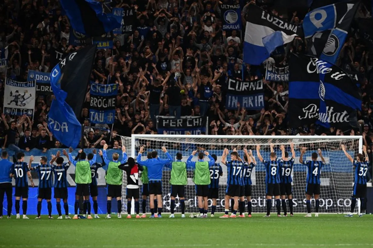 Atalanta's players acknowledge the public at the end of the UEFA Champions League 1st round day 1 football match between Atalanta Bergamo and Arsenal at the Atleti Azzurri d'Italia stadium in Bergamo on September 19, 2024.  Isabella BONOTTO / AFP