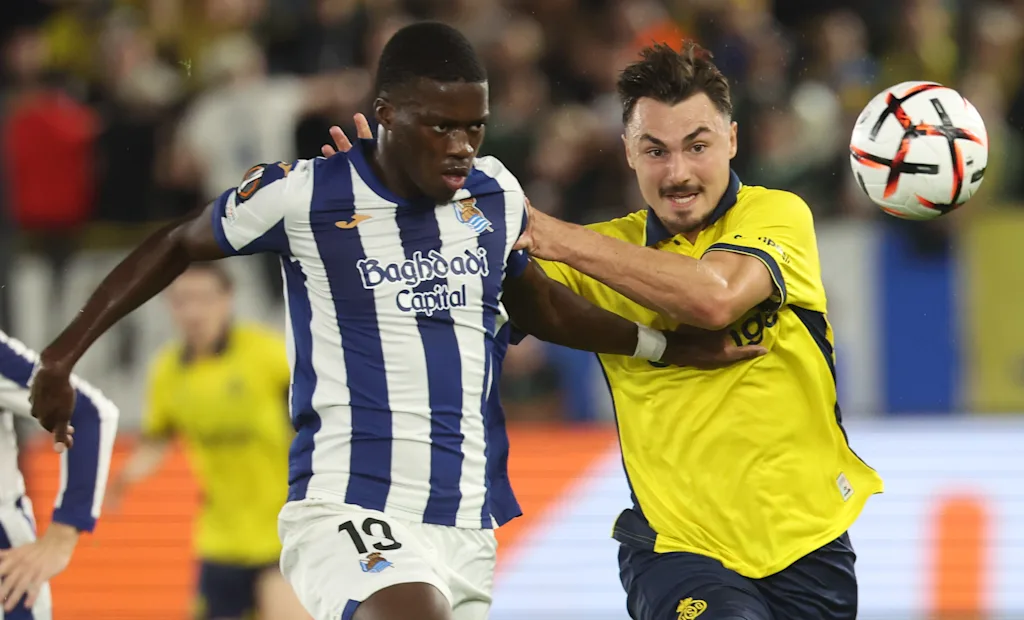 Sociedad's Mamadou Sarr and Union's Mateo Biondic fight for the ball during a soccer game between Belgian Royale Union Saint-Gilloise and Spanish Real Sociedad, Thursday 15 October 2026 in Leuven, the 2nd match of the UEFA Europa League league phase. BELGA PHOTO VIRGINIE LEFOUR