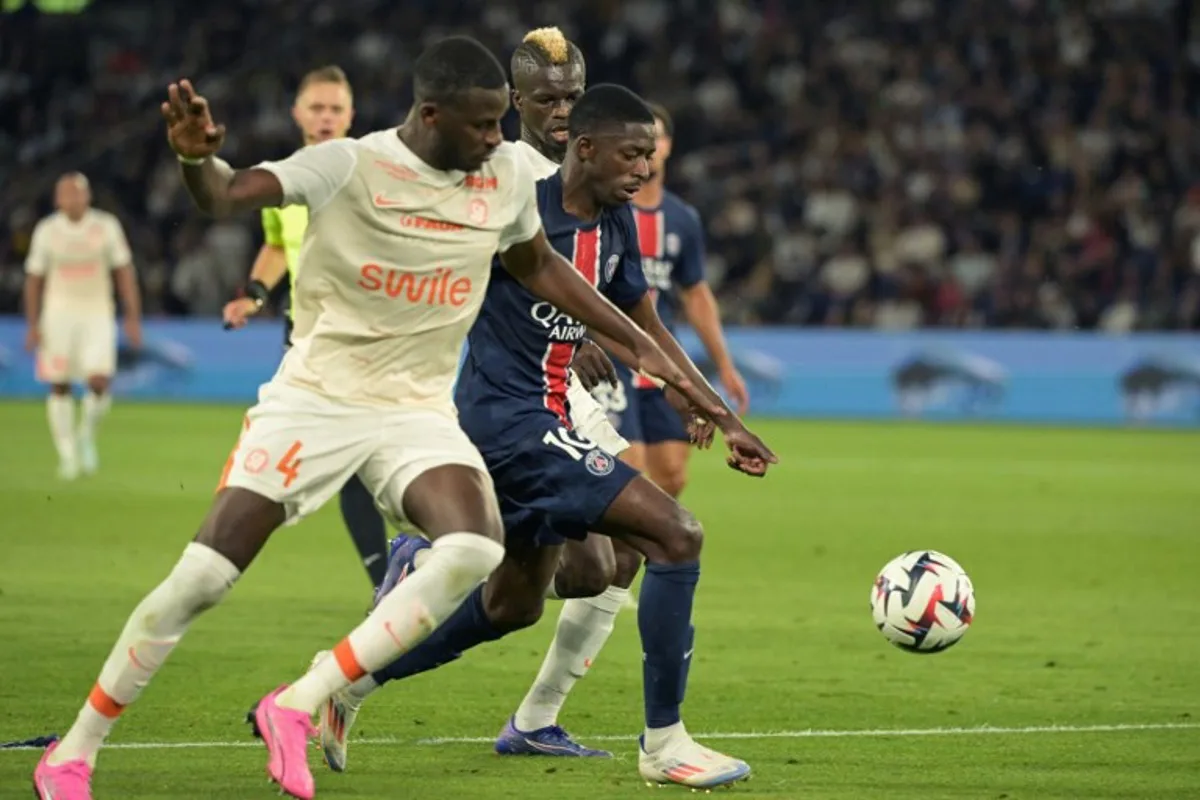 Paris Saint-Germain's French forward #10 Ousmane Dembele (C) fights for the ball with Montpellier's Malian defender #04 Boubakar Kiki Kouyate (L) during the French L1 football match between Paris Saint-Germain (PSG) and Montpellier Herault SC at The Parc des Princes Stadium in Paris, on August 23, 2024. Bertrand GUAY / AFP