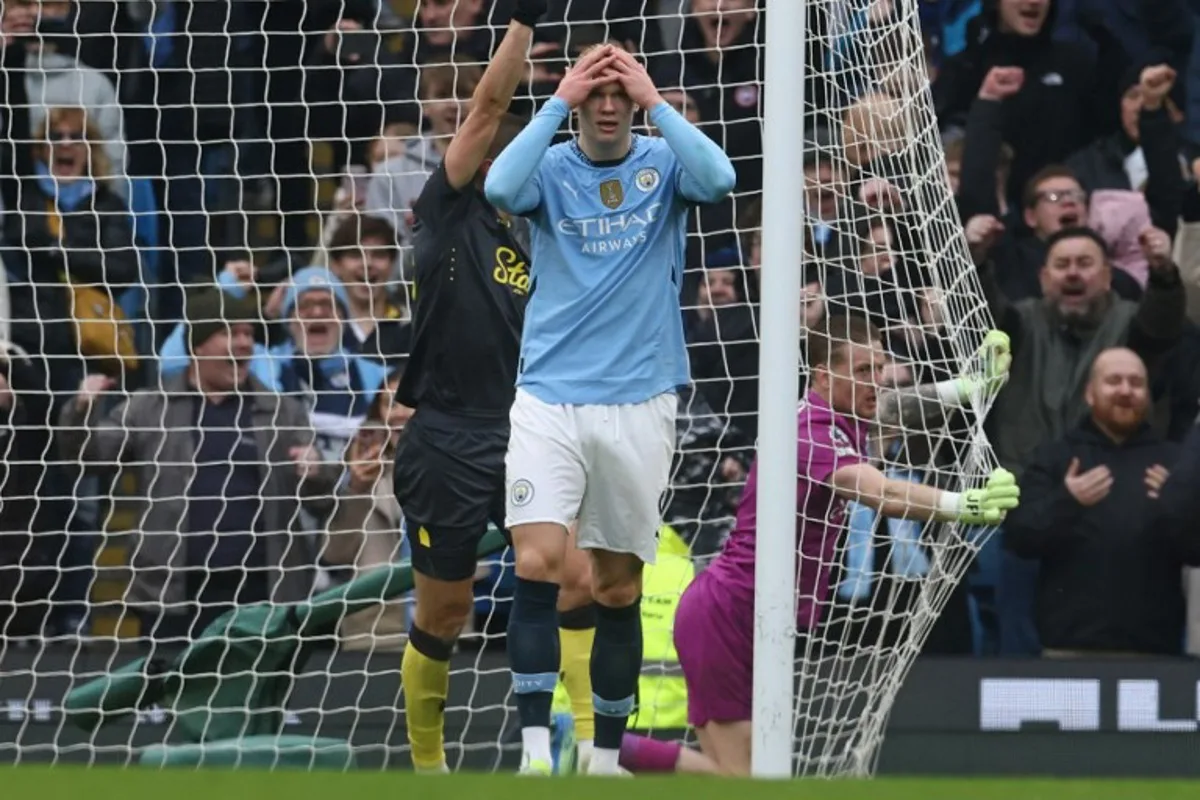 Manchester City's Norwegian striker #09 Erling Haaland (C) reacts after having his penalty saved by Everton's English goalkeeper #01 Jordan Pickford (R) during the English Premier League football match between Manchester City and Everton at the Etihad Stadium in Manchester, north west England, on December 26, 2024.  Darren Staples / AFP