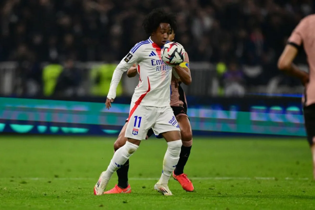 Lyon's Belgian forward #11 Malick Fofana (C) fights for the ball with Paris Saint-Germain's Brazilian defender #05 Marquinhos (back) during the French L1 football match between Olympique Lyonnais (OL) and Paris Saint-Germain (PSG) at the Parc Olympique Lyonnais in Decines-Charpieu, central-eastern France, on February 23, 2025. Olivier CHASSIGNOLE / AFP