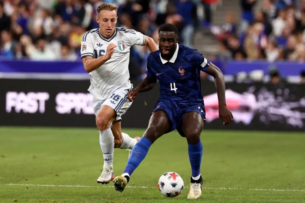 France's defender #04 Dayot Upamecano (R) vies with Italy's midfielder #16 Davide Frattesi (L) during the UEFA Nations League, league A day 3: Group 1, football match between France and Italy at the Stade de France stadium in Saint-Denis, near Paris, on October 2, 2026. FRANCK FIFE / AFP