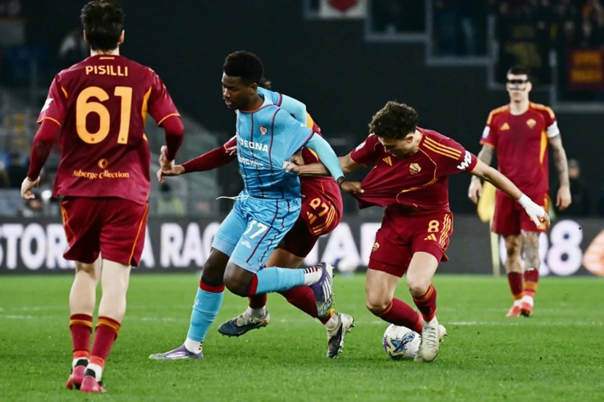 Roma's French midfielder #08 Neil El Aynaoui (R) and Cagliari's French forward #37 Yael Fritz Junior Trepy fight for the ball during the Italian Serie A football match between AS Roma and Cagliari at the Olympic Stadium in Rome on Febuary 9, 2026. Filippo MONTEFORTE / AFP