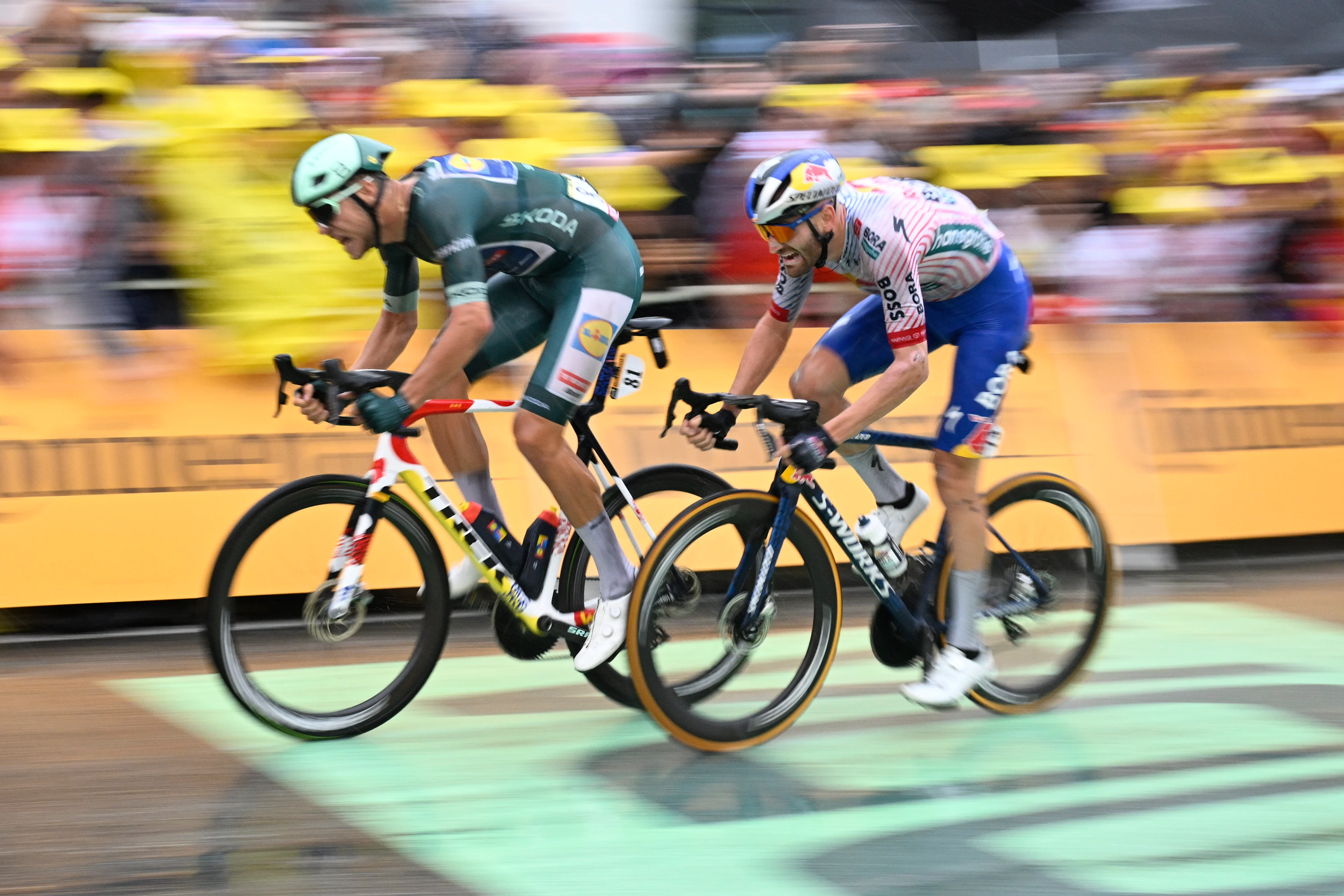 Italian Jonathan Milan of Lidl-Trek and Belgian Jordi Meeus of RedBull-BORA-hansgrohe sprint to the finish line of stage 17 of the 2025 Tour de France cycling race, from Bollene to Valence (161km), on Wednesday 23 July 2025 in France. The 112th edition of the Tour de France starts on Saturday 5 July in Lille, France, and will finish in Paris, France on the 27th of July. BELGA PHOTO JASPER JACOBS
