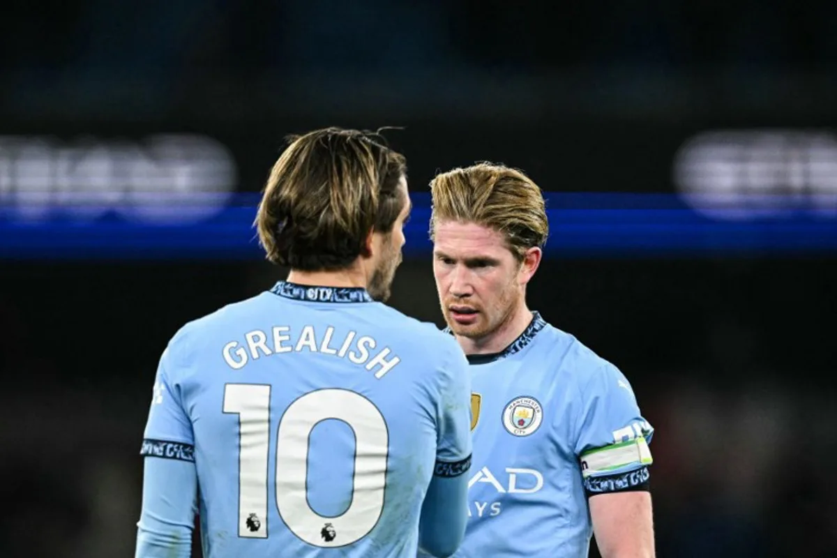 Manchester City's English midfielder #10 Jack Grealish (L) speaks with Manchester City's Belgian midfielder #17 Kevin De Bruyne at the end of the English Premier League football match between Manchester City and West Ham United at the Etihad Stadium in Manchester, north west England, on January 4, 2025. Manchester City wins 4 - 1 against West Ham United. Oli SCARFF / AFP