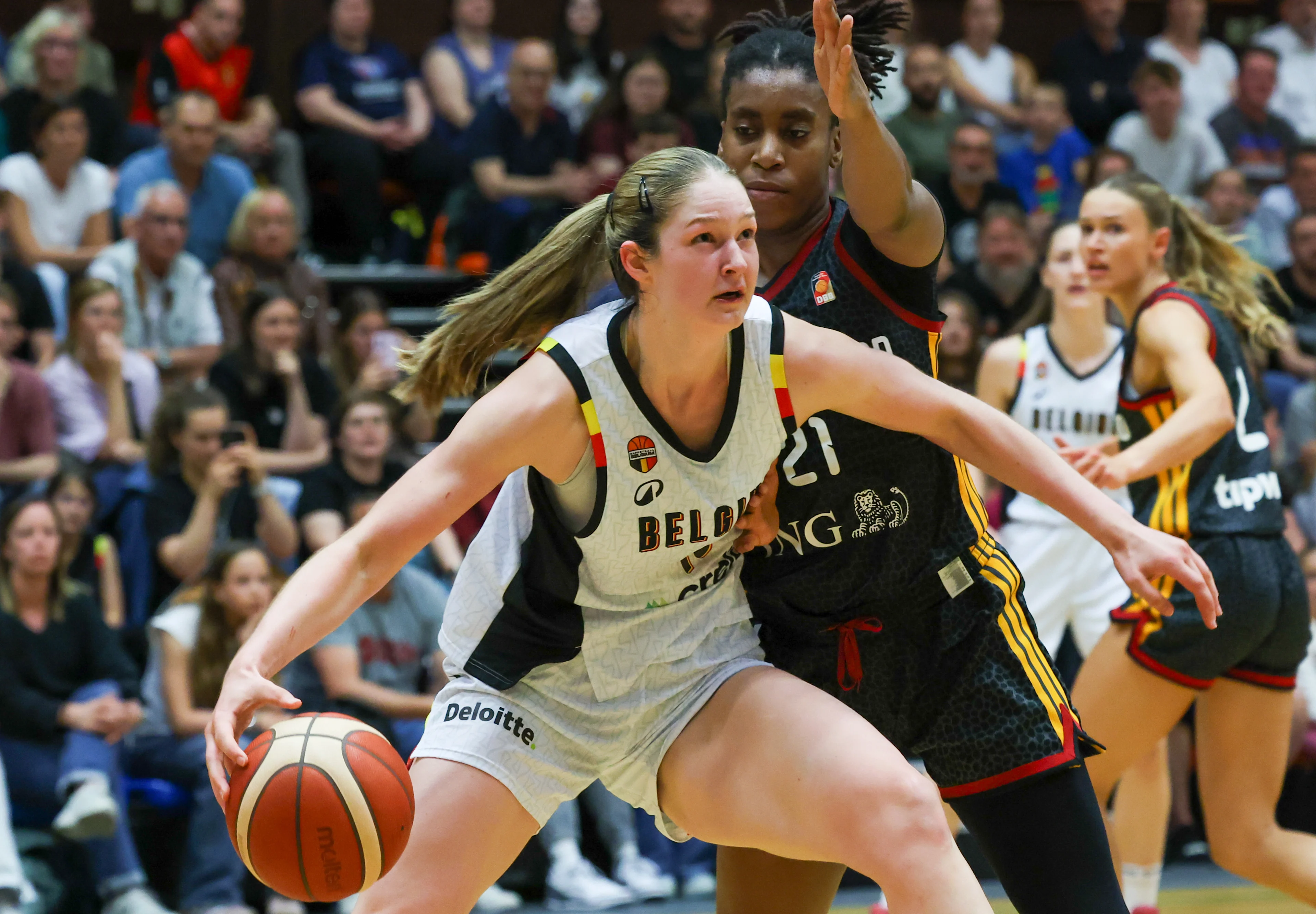 Belgium's Laura Vilcinskas and German Praise Egharevba fight for the ball during a friendly basket game between Belgium's national team Belgian Cats and Germany, on Friday 05 June 2026 in Vilvoorde. BELGA PHOTO VIRGINIE LEFOUR