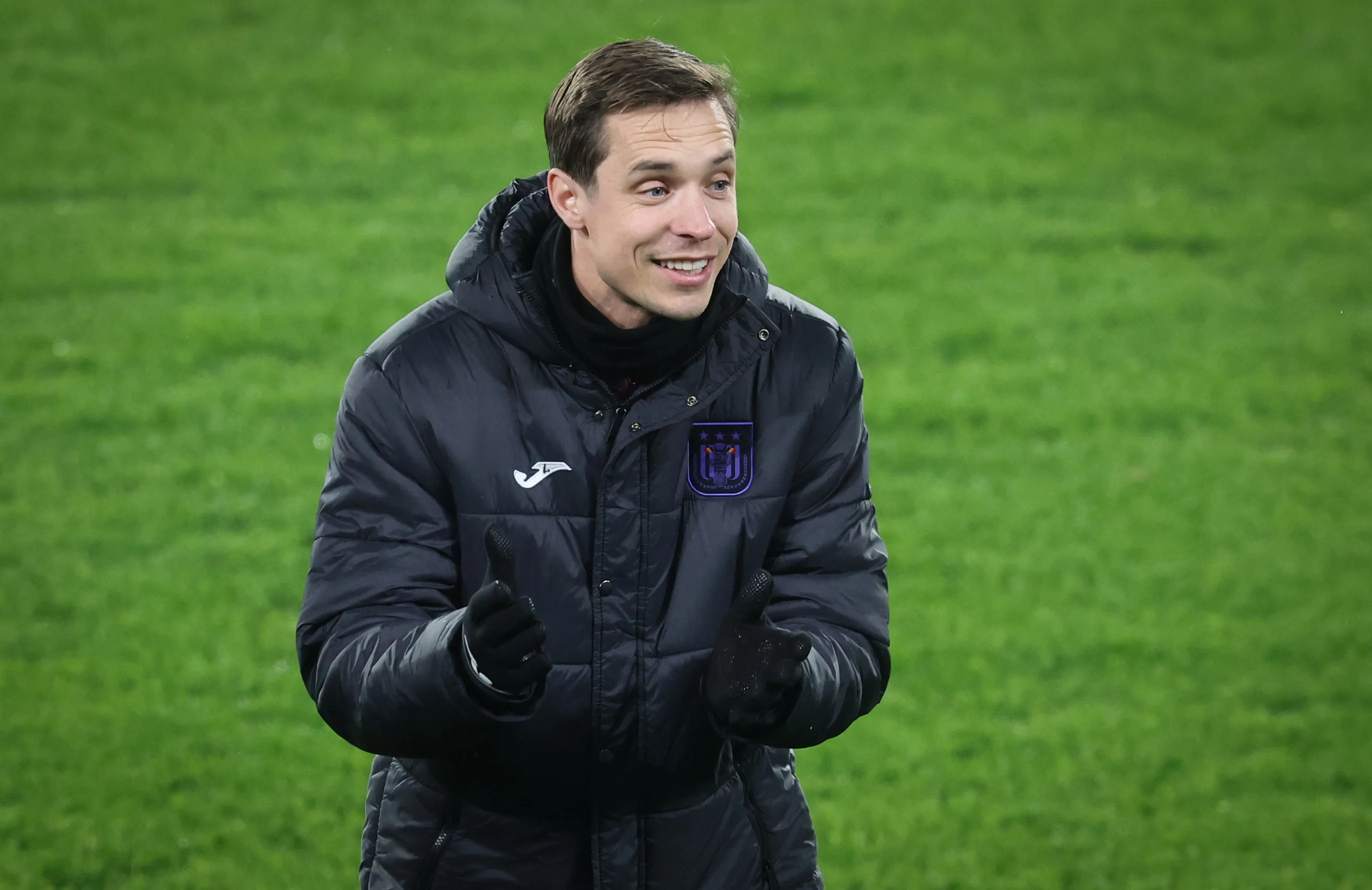 Anderlecht's head coach David Hubert gestures during a training session of Belgian soccer team RSC Anderlecht, on Wednesday 12 February 2025 in Istanbul, Turkey. The team is preparing for tomorrow's game against Turkish team Fenerbahce, the first leg of the Knockout phase play-offs of the UEFA Europa League competition. BELGA PHOTO VIRGINIE LEFOUR