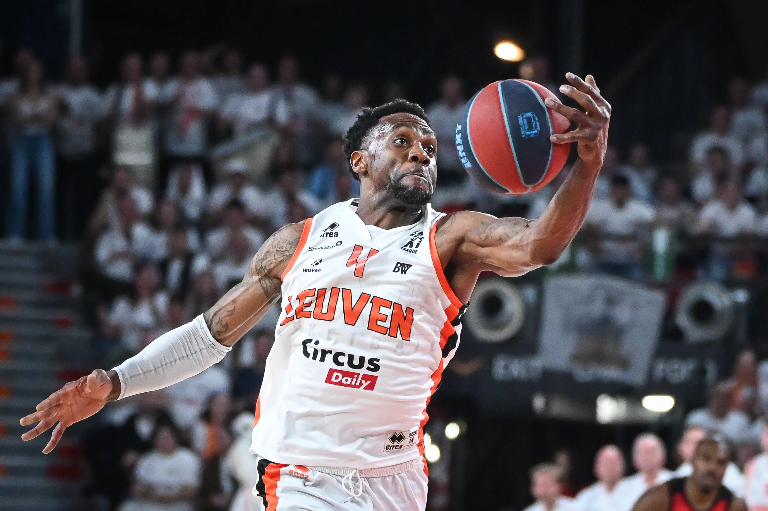 Leuven's Wen Mukubu pictured in action during a basketball match between Antwerp Giants and Leuven Bears, Sunday 22 March 2026 in Charleroi, the final of the men's Belgian 2026 Basketball Cup. BELGA PHOTO ELIAS ROM