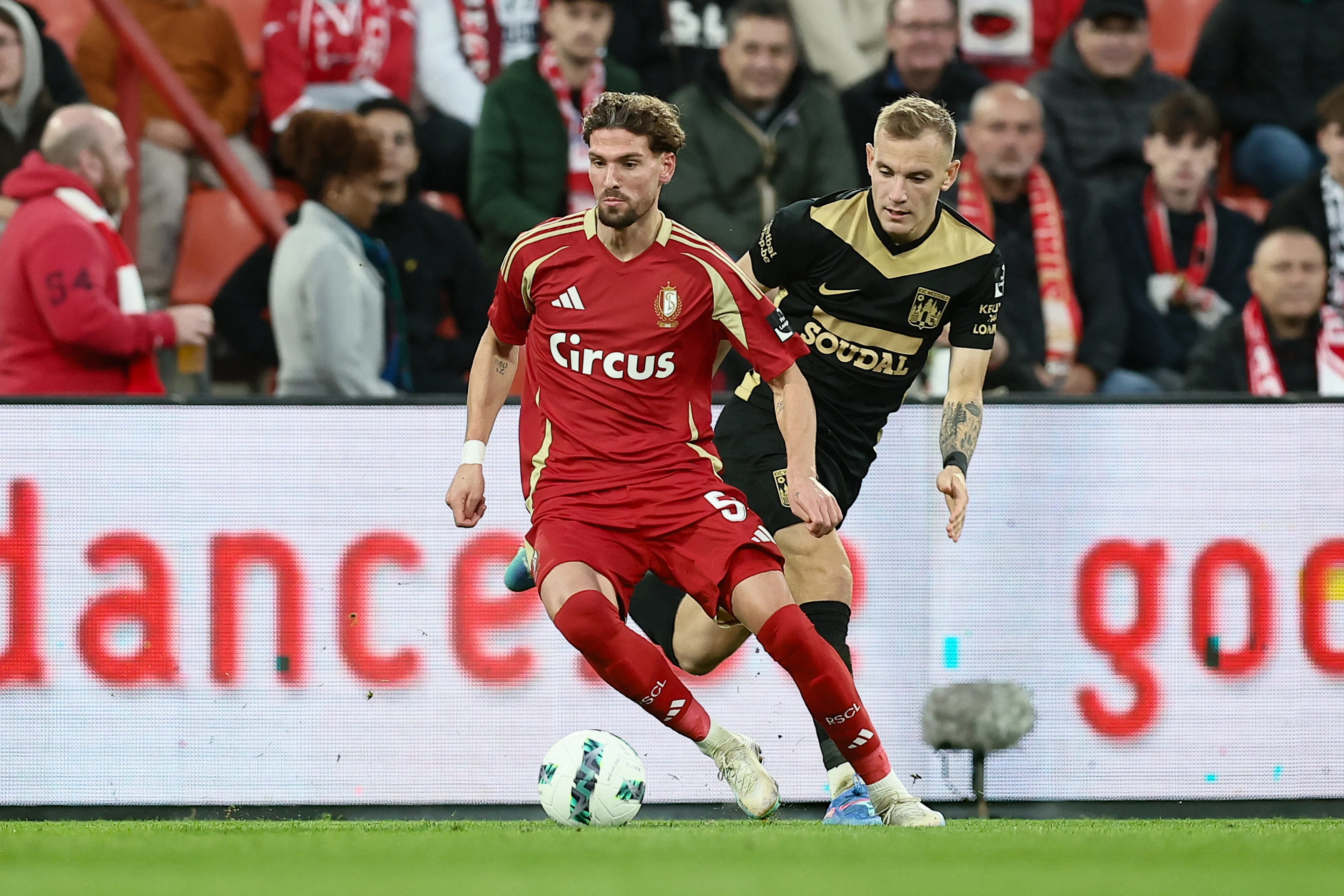 Standard's Alexandro Calut and Westerlo's Matija Frigan fight for the ball during a soccer match between Standard Liege and KVC Westerlo, in Liege, on day 9 of the 2024-2025 season of the 'Jupiler Pro League' first division of the Belgian championship, Saturday 28 September 2024. BELGA PHOTO BRUNO FAHY