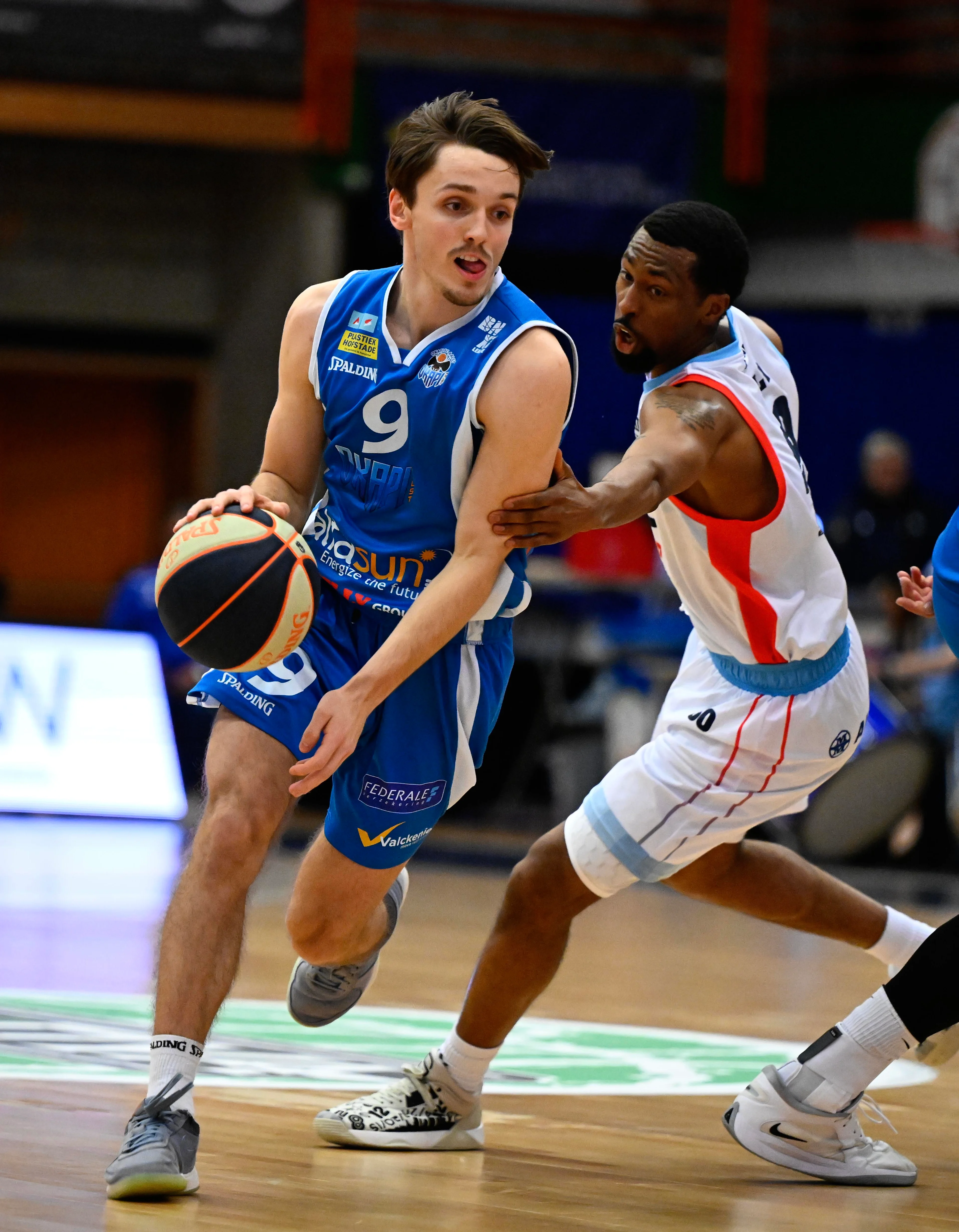 Aalst's Niels Van den Eynde and Brussels' Raijon Kelly pictured in action during a basketball match between Brussels Basketball and Okapi Aalst, Friday 17 January 2025 in Brussels, on day 19 of the 'BNXT League' Belgian/ Dutch first division basket championship. BELGA PHOTO JOHN THYS