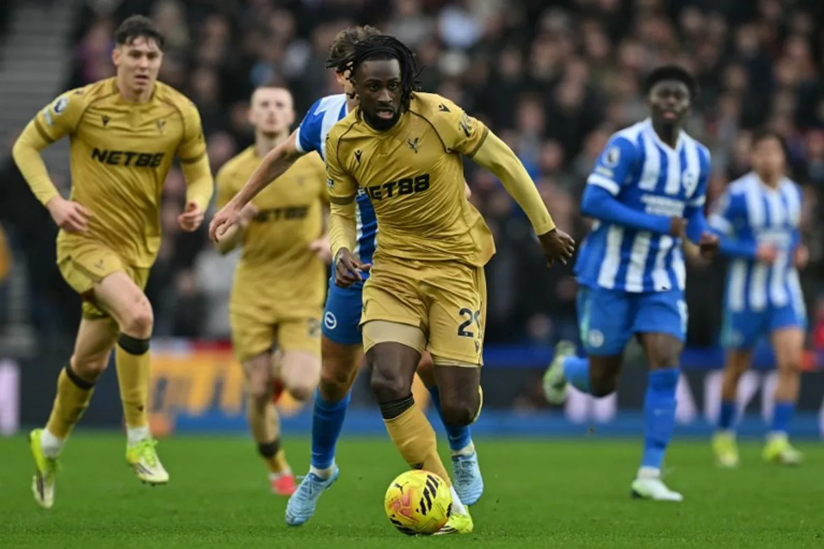 Crystal Palace's Ivorian striker #29 Evann Guessand runs with the ball during the English Premier League football match between Brighton and Hove Albion and Crystal Palace at the American Express Community Stadium in Brighton, southern England on February 8, 2026. Glyn KIRK / AFP
