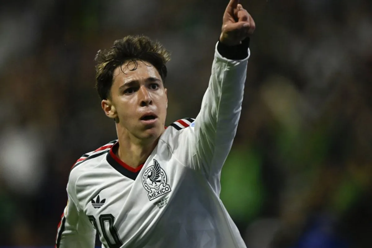 Mexico's defender #20 Mateo Chavez celebrates scoring his team's first goal during the 2026 World Cup Group A football match between the Czech Republic and Mexico at the Mexico City Stadium in Mexico City on June 24, 2026.   Alfredo ESTRELLA / AFP