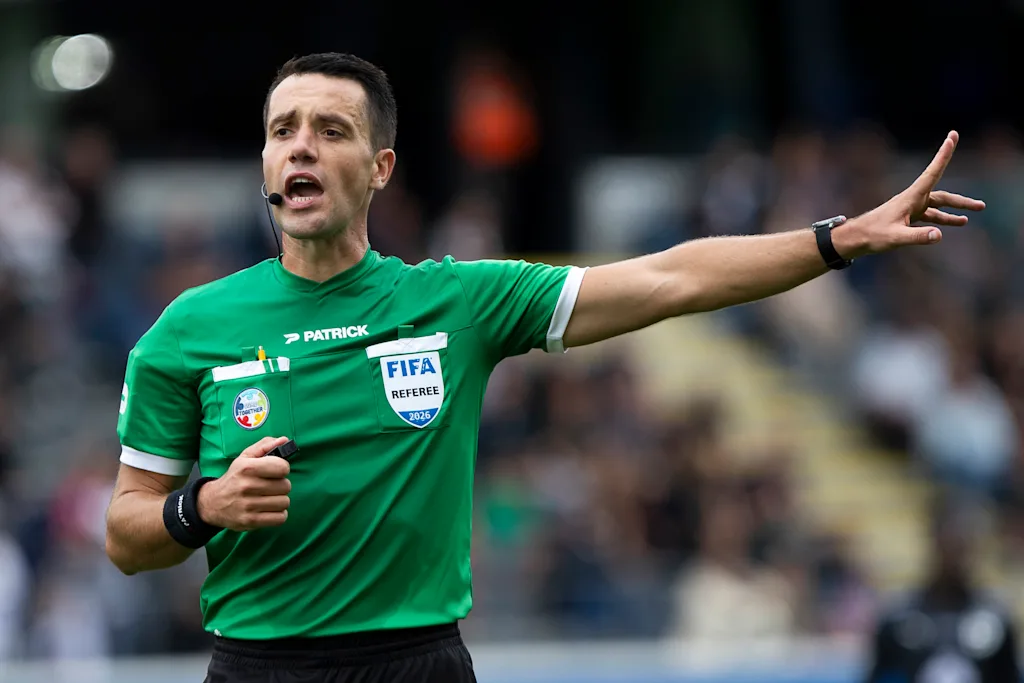Referee Jasper Vergoote pictured during a soccer match between Oud-Heverlee Leuven and RAAL La Louviere, Saturday 19 September 2026 in Leuven, on day 7 of the 2026-2027 'Jupiler Pro League' first division of the Belgian championship. BELGA PHOTO KRISTOF VAN ACCOM