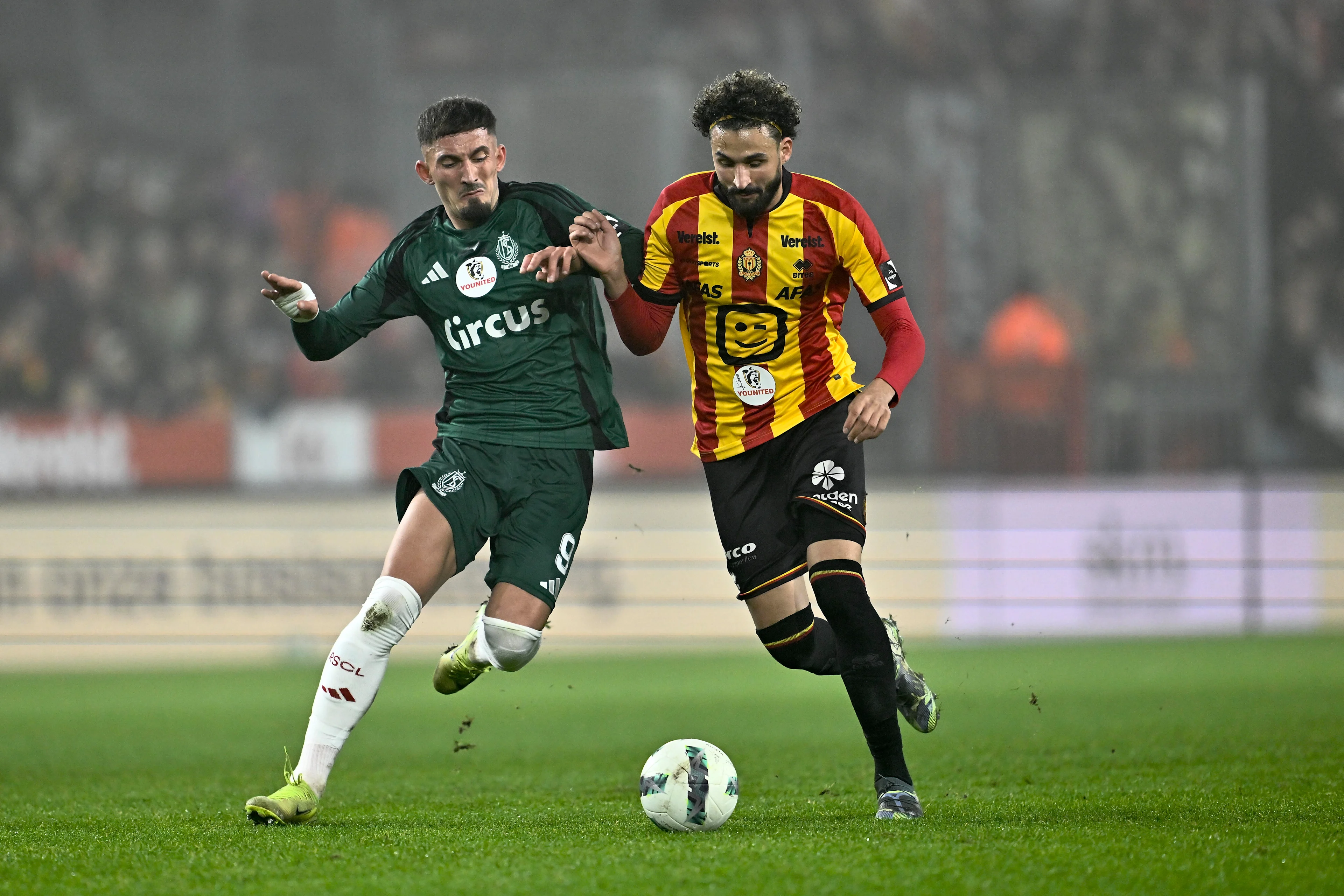 Mechelen's Benito Raman and Standard's Ibe Hautekiet fight for the ball during a soccer match between KV Mechelen and Standard de Liege, Thursday 26 December 2024 in Mechelen, on day 20 of the 2024-2025 season of the 'Jupiler Pro League' first division of the Belgian championship. BELGA PHOTO JOHAN EYCKENS