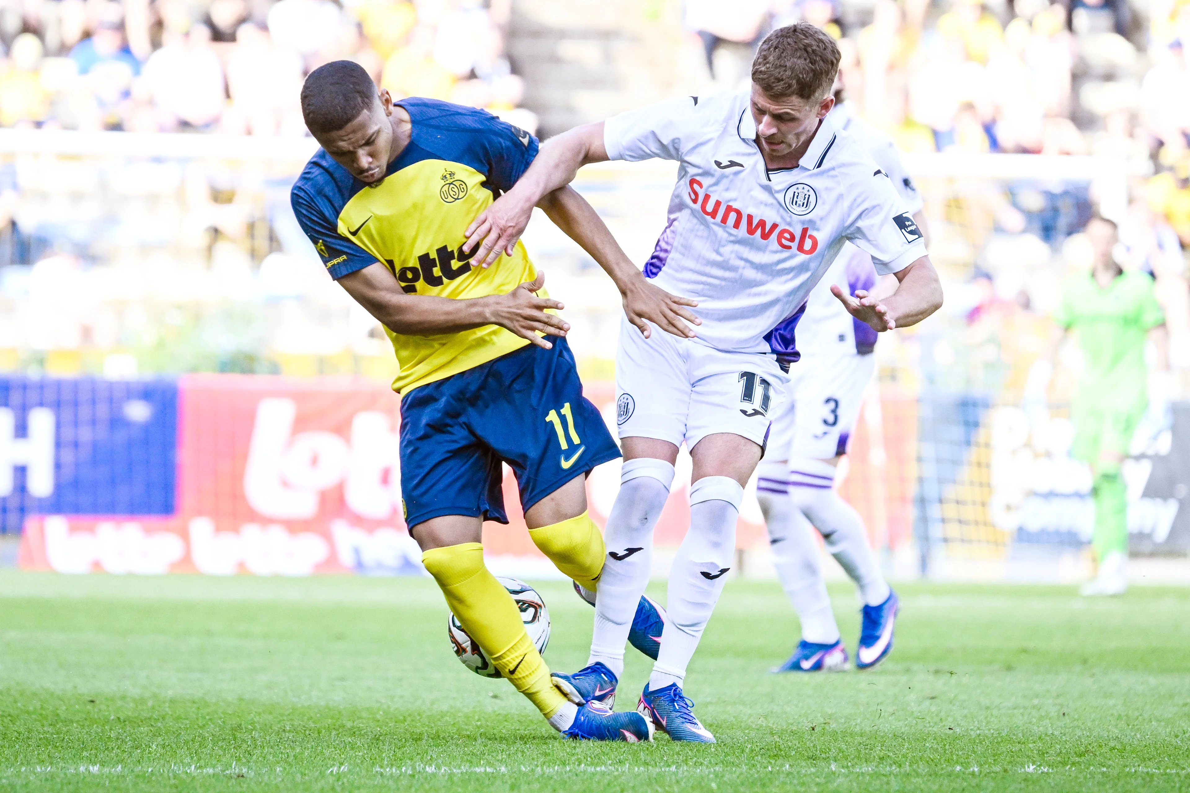Anderlecht's Thorgan Hazard makes a foul on 11 Union's Guilherme Smith during a soccer match between Royale Union Saint-Gilloise and RSC Anderlecht, Sunday 24 May 2026 in Brussels, on the last day of the Champion's Play-offs of the 2025-2026 'Jupiler Pro League' first division of the Belgian championship. BELGA PHOTO TOM GOYVAERTS