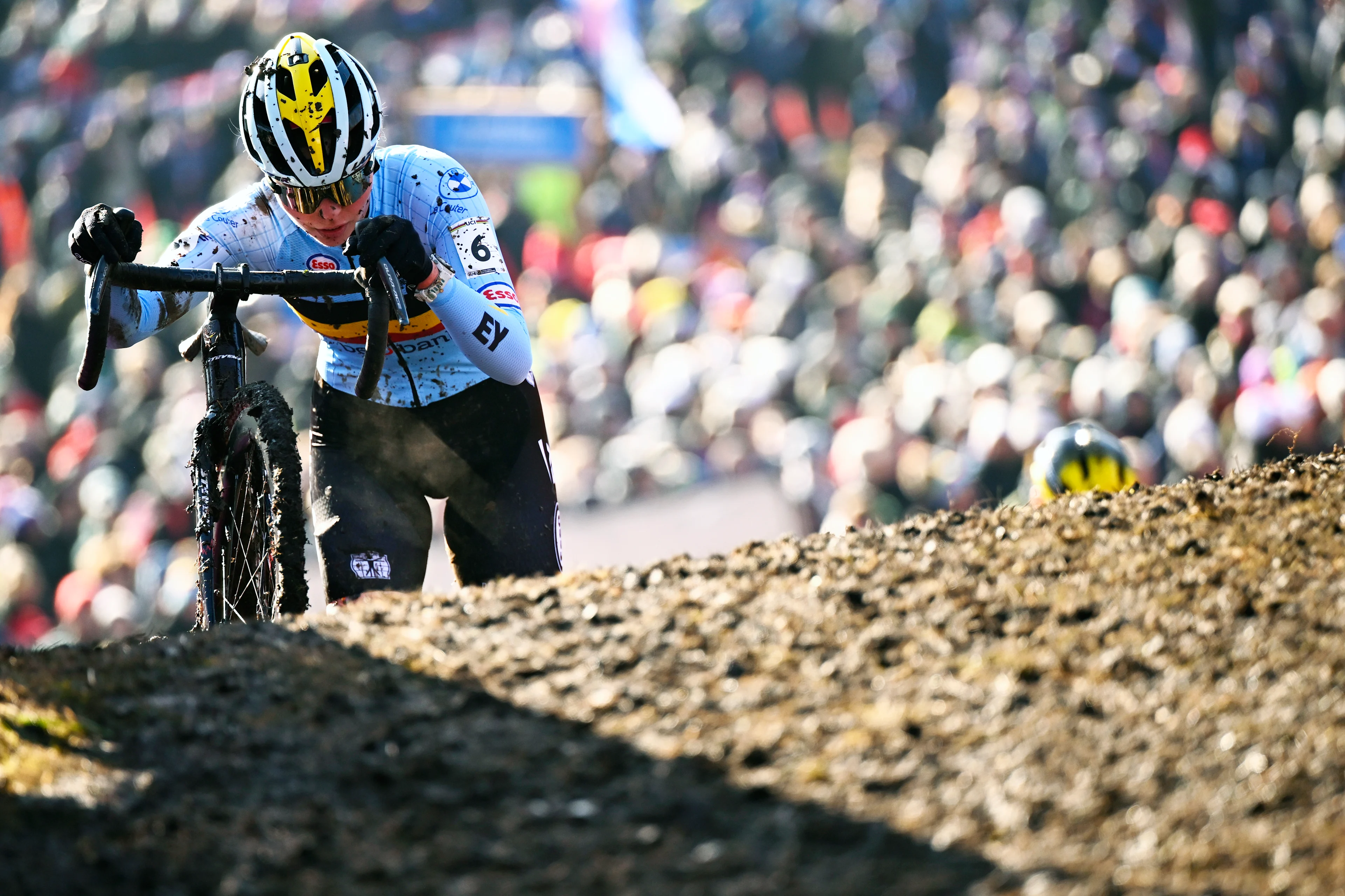 Belgian Sterre Vervloet  pictured in action during the U23 women competition of the UCI cyclocross World Championship, in Lievin, France, Sunday 02 February 2025. The world championships are taking place from 31 January until 02 February. BELGA PHOTO JASPER JACOBS