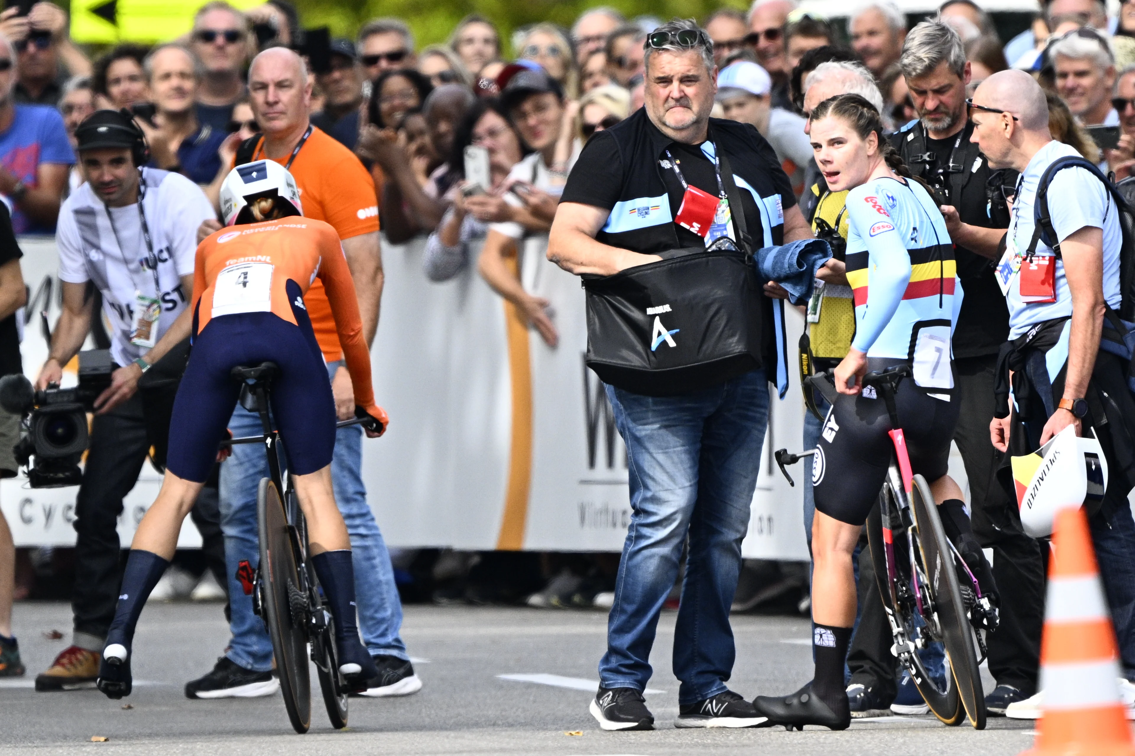 Dutch Demi Vollering and Belgian Lotte Kopecky pictured after the women elite individual time trial race at the 2024 UCI Road and Para-Cycling Road World Championships, Sunday 22 September 2024, in Zurich, Switzerland. The Worlds are taking place from 21 to 29 September. BELGA PHOTO JASPER JACOBS