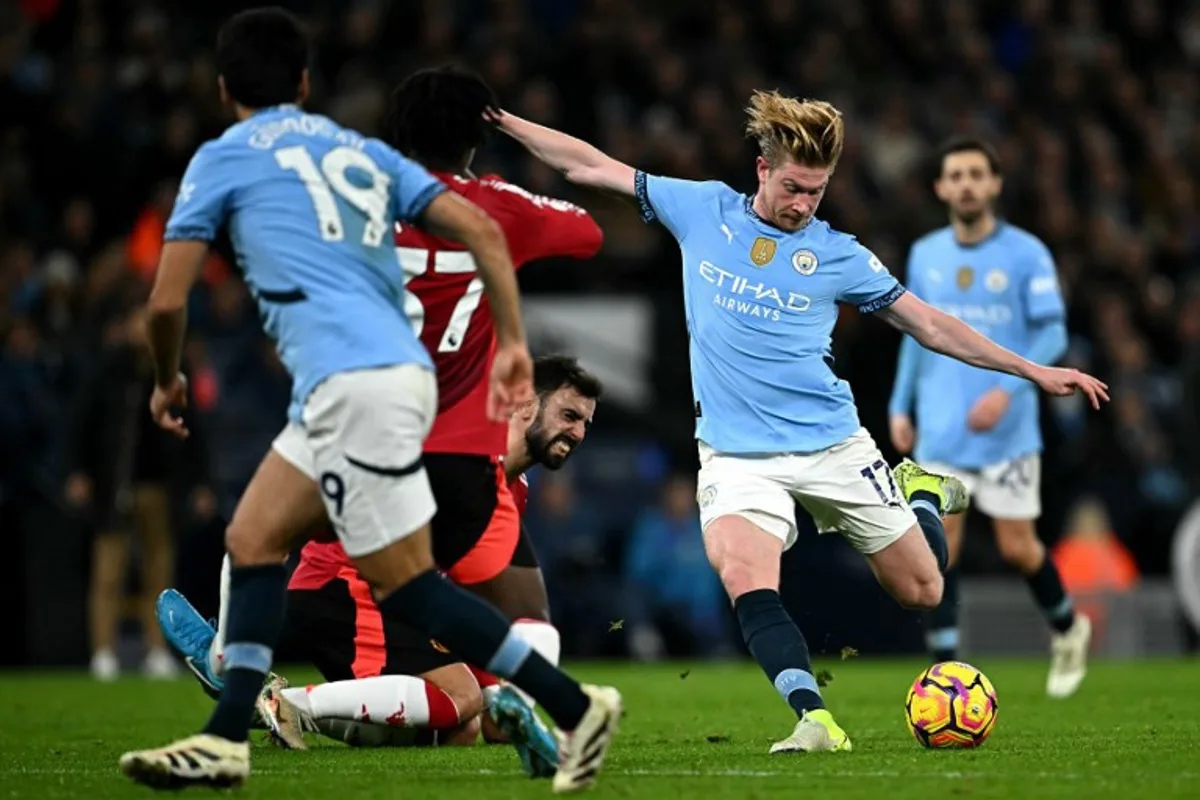 Manchester City's Belgian midfielder #17 Kevin De Bruyne shoots but fails to score during the English Premier League football match between Manchester City and Manchester United at the Etihad Stadium in Manchester, north west England, on December 15, 2024.  Paul ELLIS / AFP