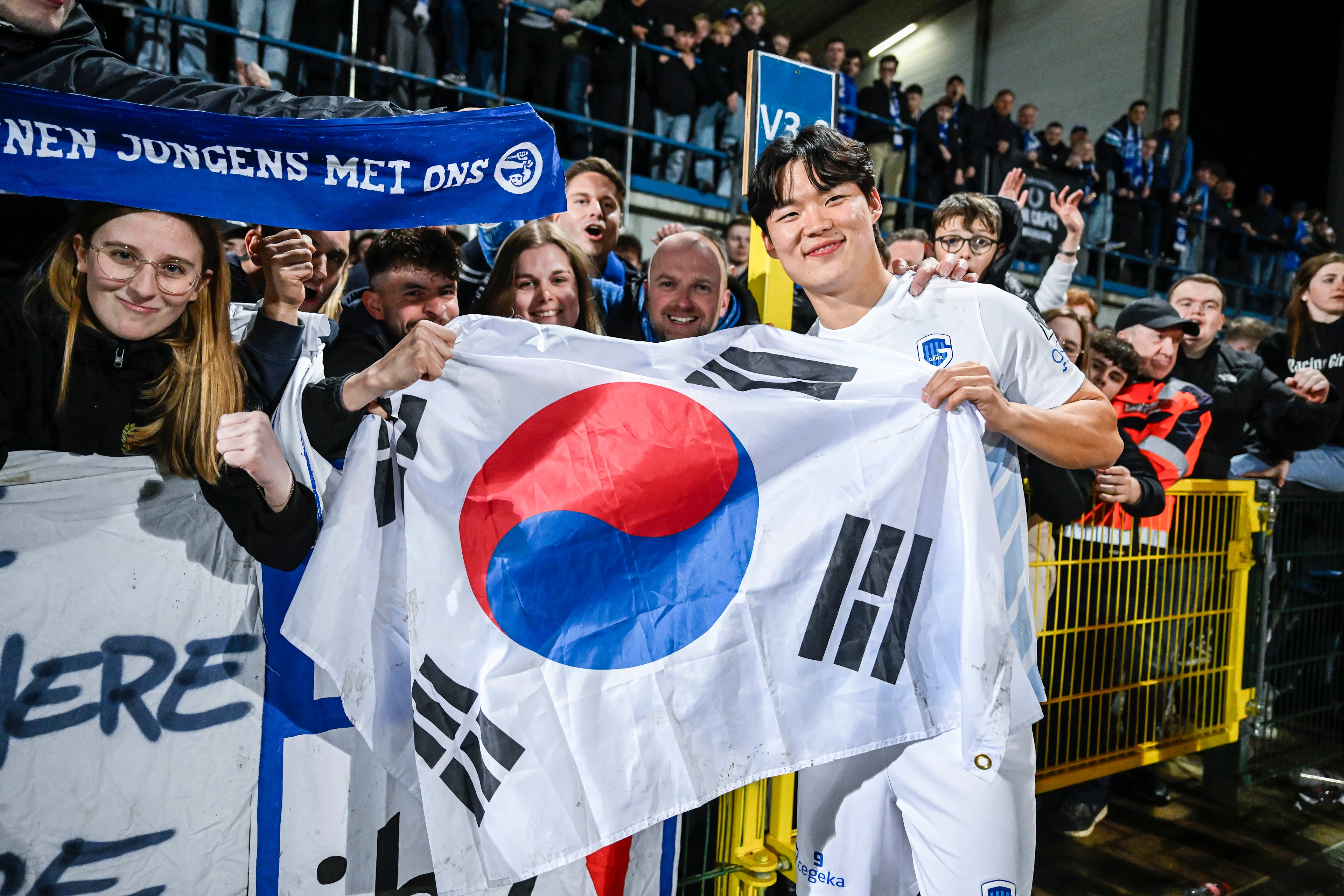 Genk's Hyon-Gyu Oh celebrates after winning a soccer match between FCV Dender EH and KRC Genk, Saturday 08 March 2025 in Denderleeuw, on day 29 of the 2024-2025 season of the 'Jupiler Pro League' first division of the Belgian championship. BELGA PHOTO TOM GOYVAERTS