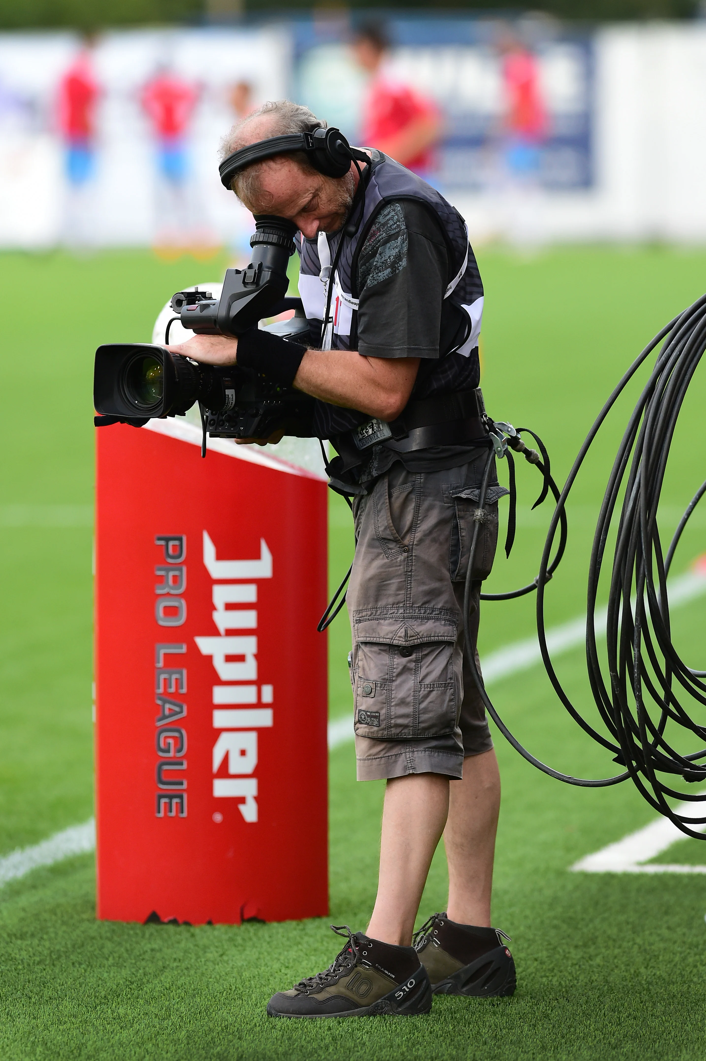 20140727 - WAREGEM, BELGIUM: illustration picture shows a cameraman at work at the Jupiler Pro League match between Zulte Waregem and KV Kortrijk, in Waregem, Sunday 27 July 2014, on day 1 of the Belgian soccer championship. BELGA PHOTO LUC CLAESSEN