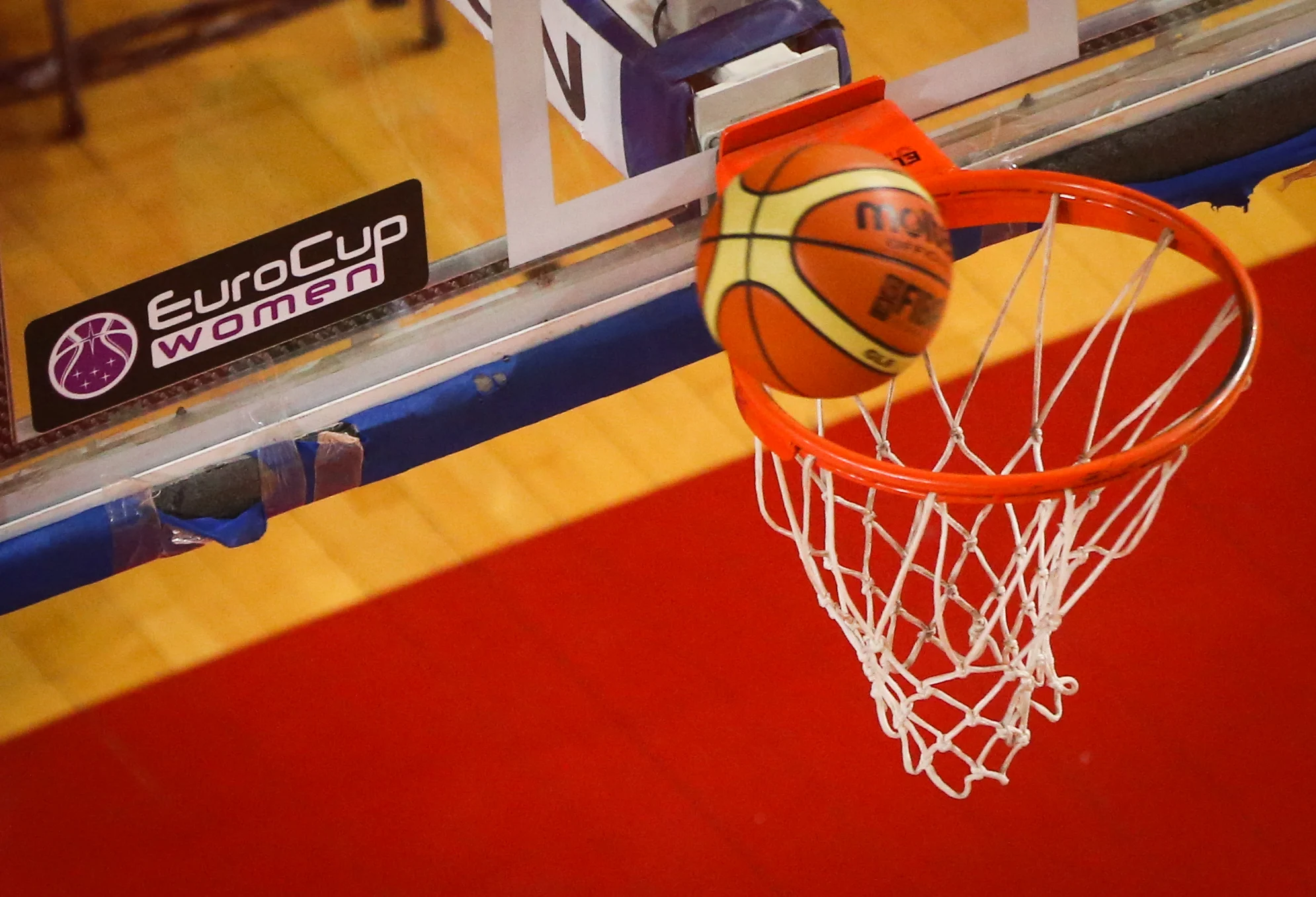 20150325 - CHARLEROI, BELGIUM: Illustration picture shows a ball going in the net at a training session of basket team Castors Braine, Wednesday 25 March 2015, in the Spiroudome in Charleroi. Belgian Castors Braine will play on Thursday the return match of the Eurocup final against French Villeneuve d'Ascq. BELGA PHOTO VIRGINIE LEFOUR