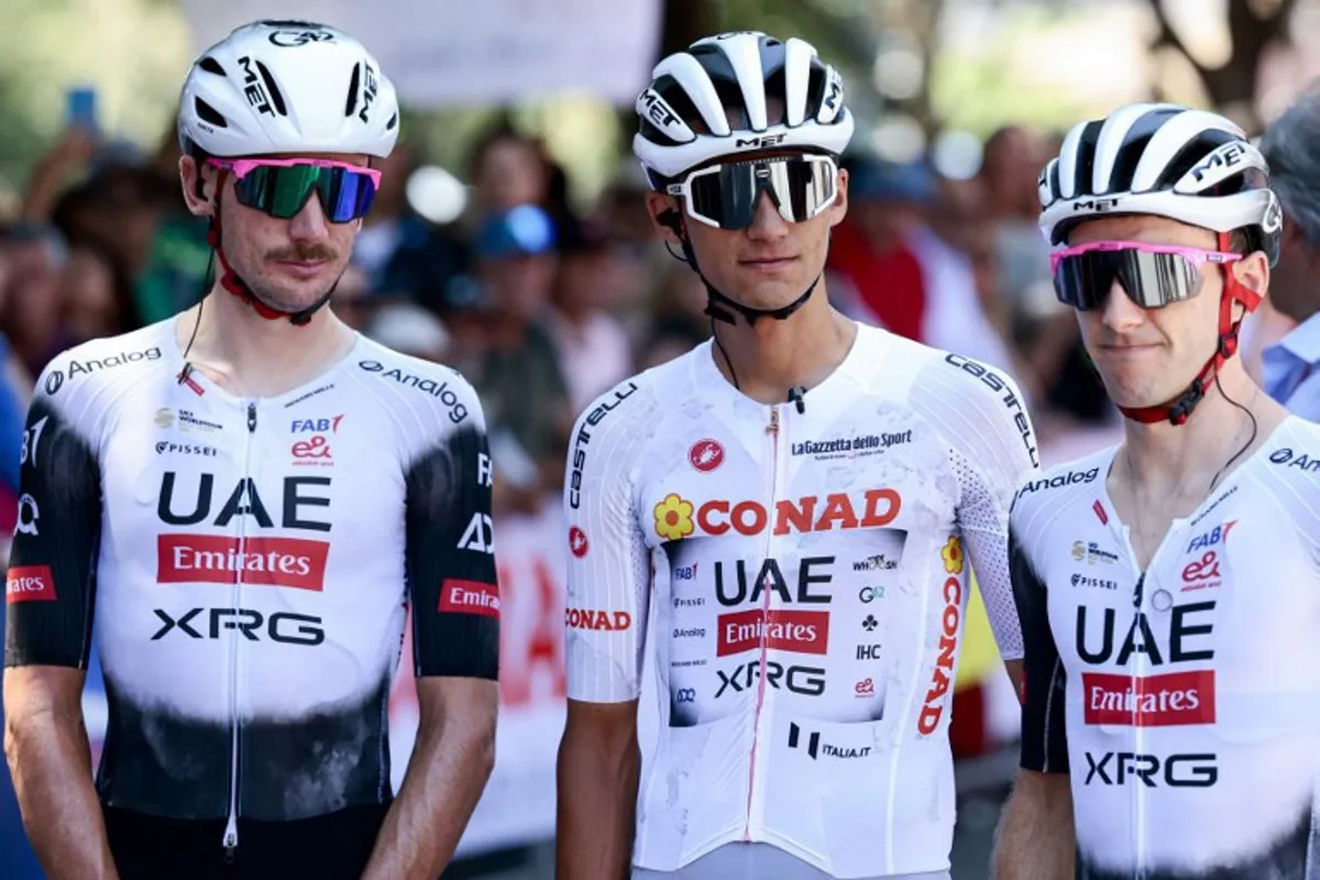 UAE Team Emirates XRG's Mexican rider Isaac Del Toro (C) wearing the best young rider's white jersey (Maglia Bianca) looks on flanked by teammates as he arrives ahead of the 21st stage of the 108th Giro d'Italia cycling race of 143kms from Rome to Rome on June 1, 2025. Luca Bettini / AFP