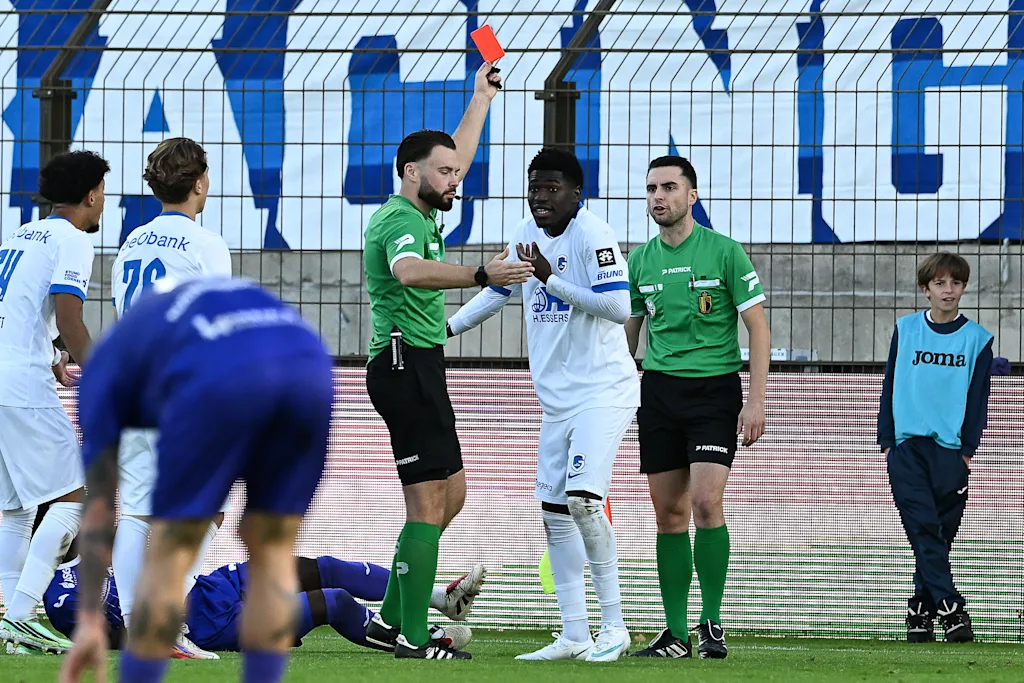 Jong Genk's Dieudonne Djoully Nzoko receives a red card from the referee during a soccer match between Patro Eisden Maasmechelen and Jong Genk, Sunday 11 October 2026 in Maasmechelen, on day 7 of the 2026-2027 'Challenger Pro League' second highest division of the Belgian championship. BELGA PHOTO JILL DELSAUX