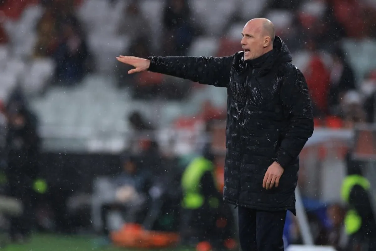 Rangers Belgian manager Philippe Clement gestures on the sidelines during the UEFA Europa League last 16 first leg football match between SL Benfica and Glasgow Rangers at the Luz stadium in Lisbon on March 7, 2024.  PATRICIA DE MELO MOREIRA / AFP