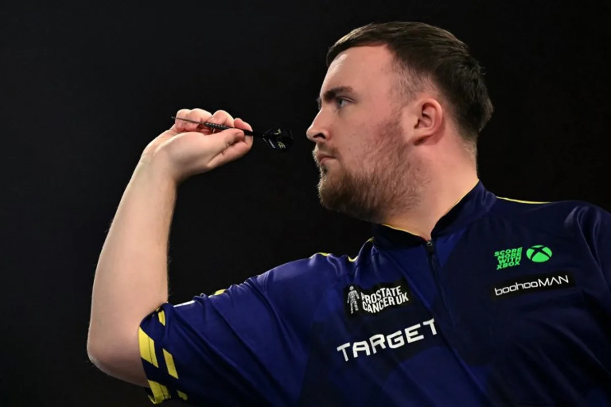 England's Luke Littler plays against England's Stephen Bunting during their PDC World Darts Championship semi-final at Alexandra Palace in London on January 2, 2025.  Ben STANSALL / AFP