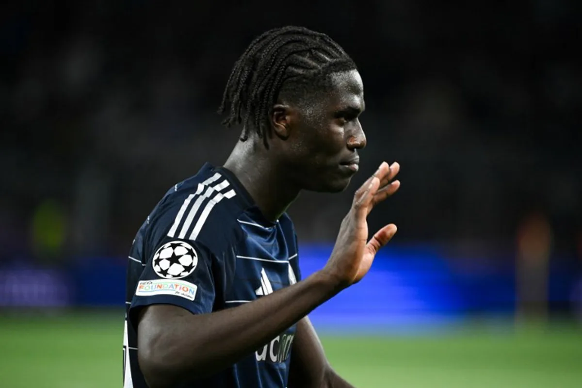 Aston Villa's Belgian midfielder #24 Amadou Onana waves at the end of the UEFA Champions League 1st round day 1 football match between Young Boys and Aston Villa, at the Wankdorf Stadium in Bern, on September 17, 2024.  SEBASTIEN BOZON / AFP