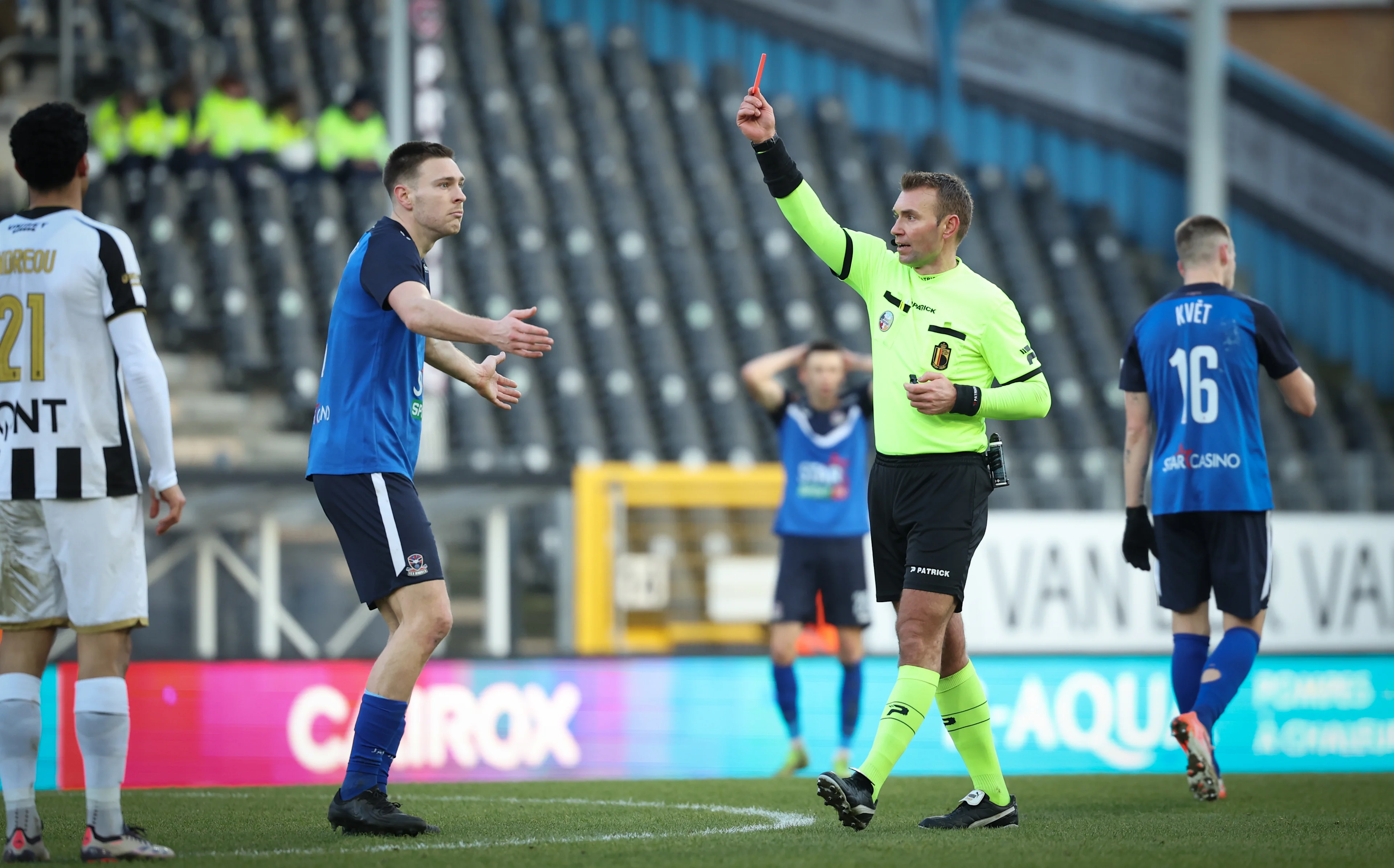 Dender's Aurelien Scheidler receives a red card from and referee Nicolas Laforge during a soccer match between R Charleroi SC and FCV Dender EH in Charleroi, on day 24 of the 2024-2025 season of the 'Jupiler Pro League' first division of the Belgian championship, Saturday 01 February 2025. BELGA PHOTO VIRGINIE LEFOUR