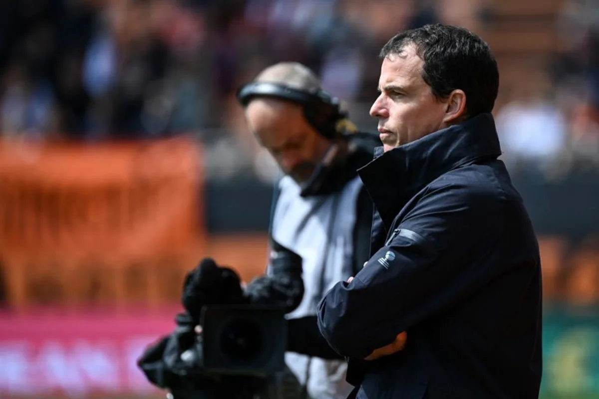 Lorient's French head coach Regis Le Bris looks on during the French L1 football match between FC Lorient and Toulouse FC at Stade du Moustoir in Lorient, western France, on April 28, 2024. Sebastien SALOM-GOMIS / AFP
